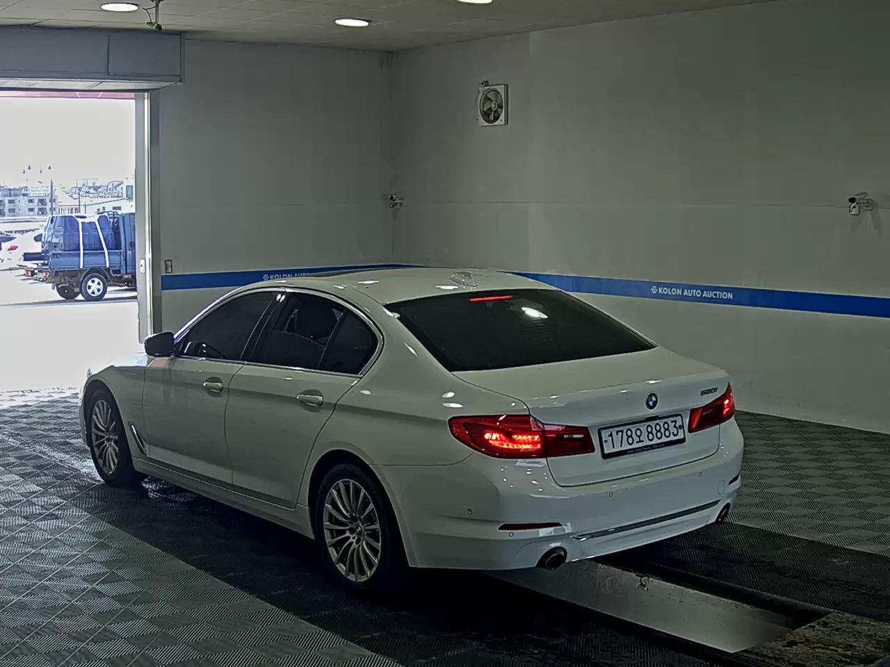 BMW 5 SERIES (7TH GEN) 520i LUXURY 2020 - zdjęcie 6