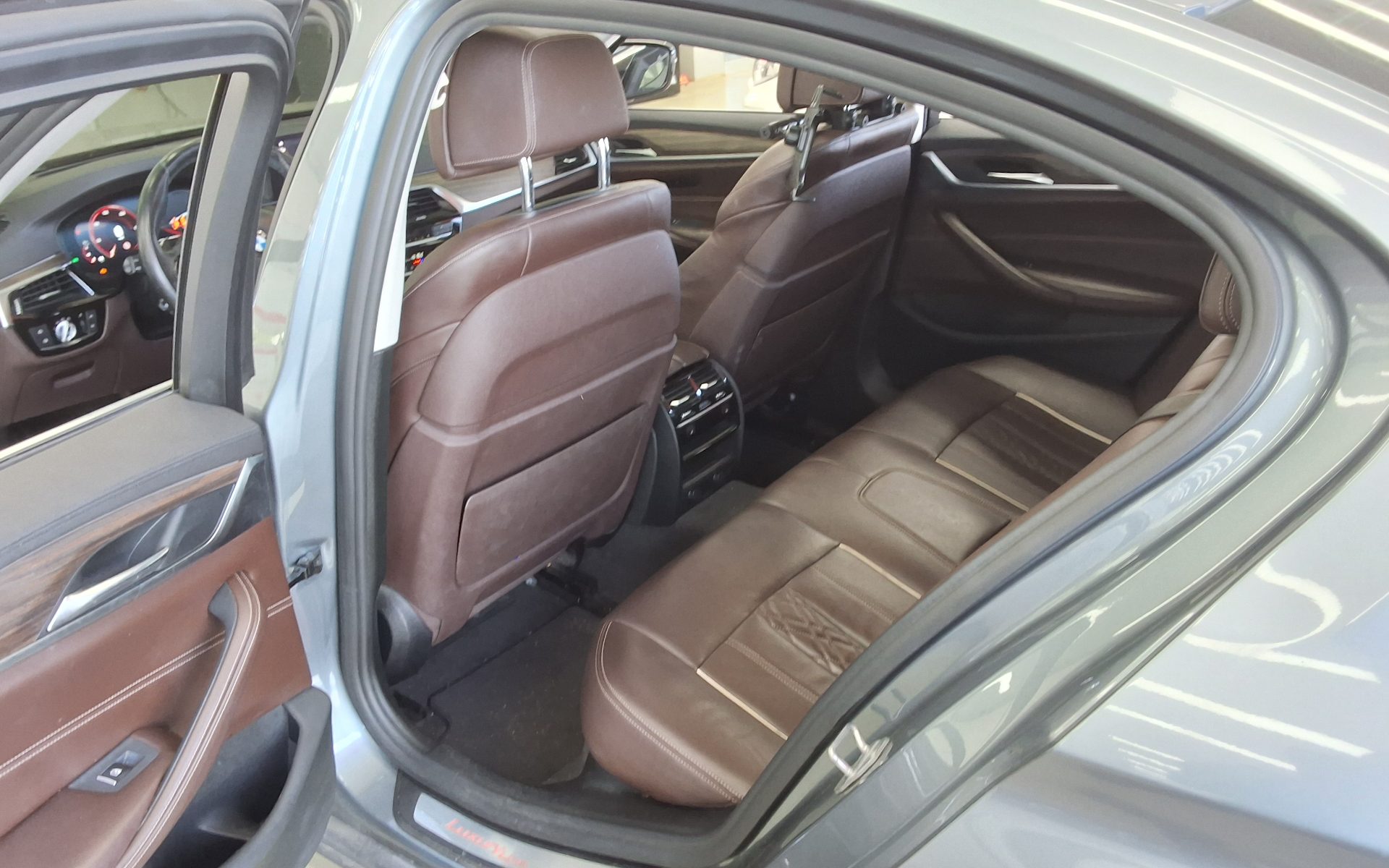 BMW 5 SERIES (7TH GEN) 520d LUXURY LINE PLUS 2019 - zdjęcie 12