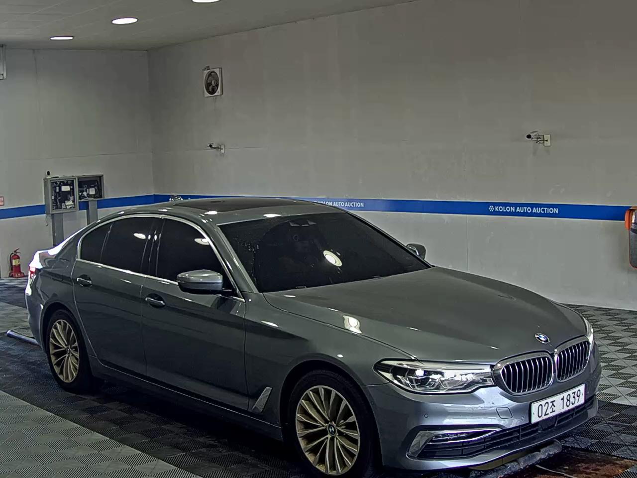 BMW 5 SERIES (7TH GEN) 520d LUXURY LINE PLUS 2019 - zdjęcie 3