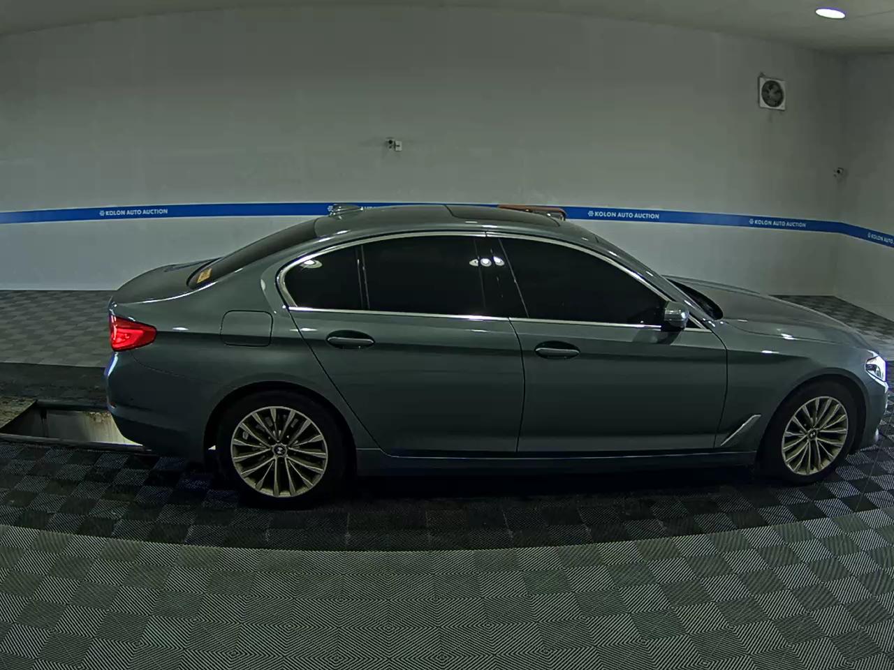 BMW 5 SERIES (7TH GEN) 520d LUXURY LINE PLUS 2019 - zdjęcie 4