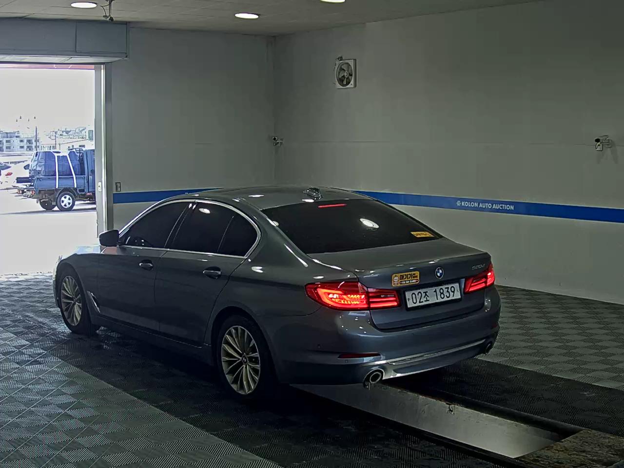 BMW 5 SERIES (7TH GEN) 520d LUXURY LINE PLUS 2019 - zdjęcie 6
