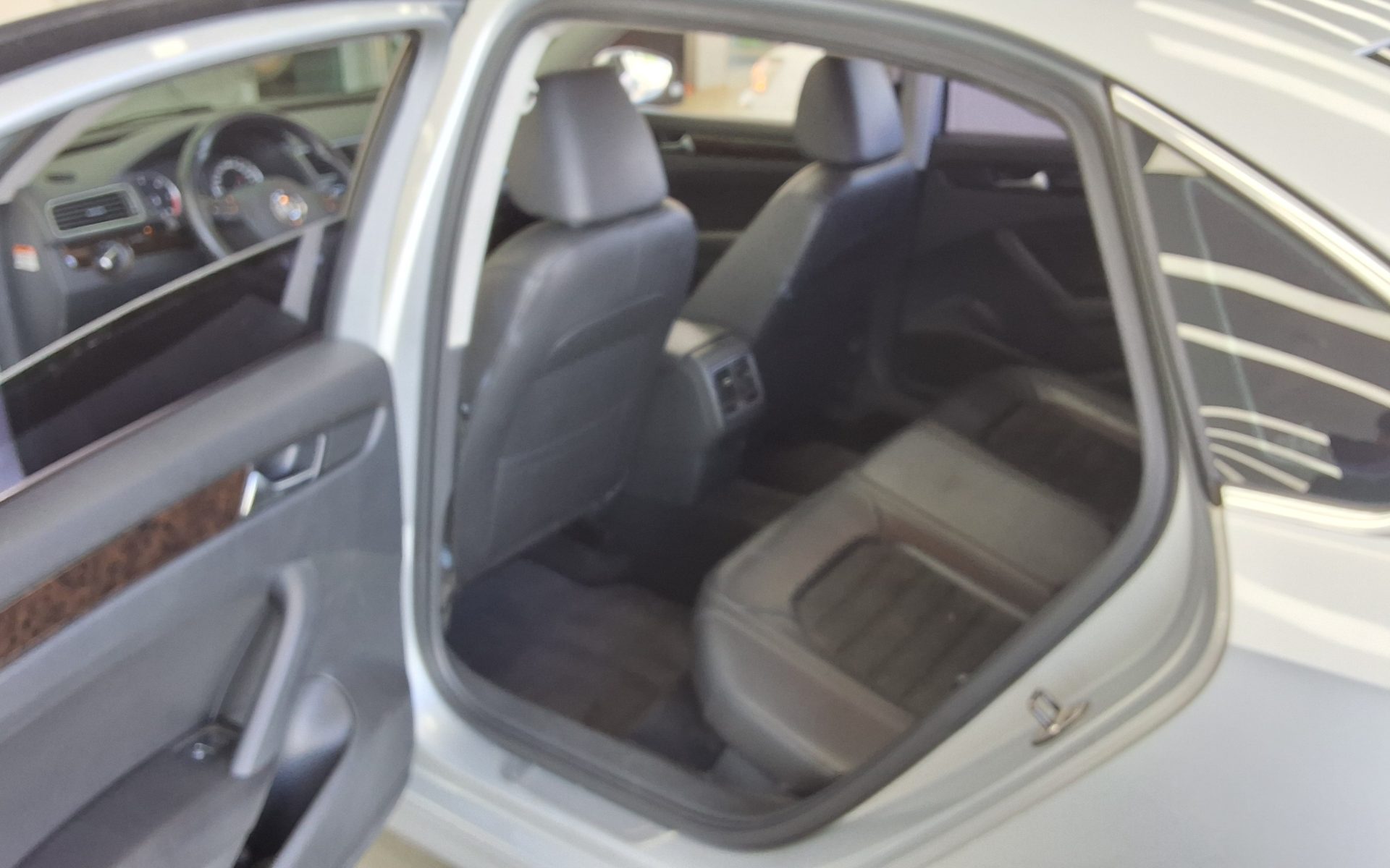VOLKSWAGEN THE NEW PASSAT (7TH GEN) 2.0 TDI 2014 - zdjęcie 12