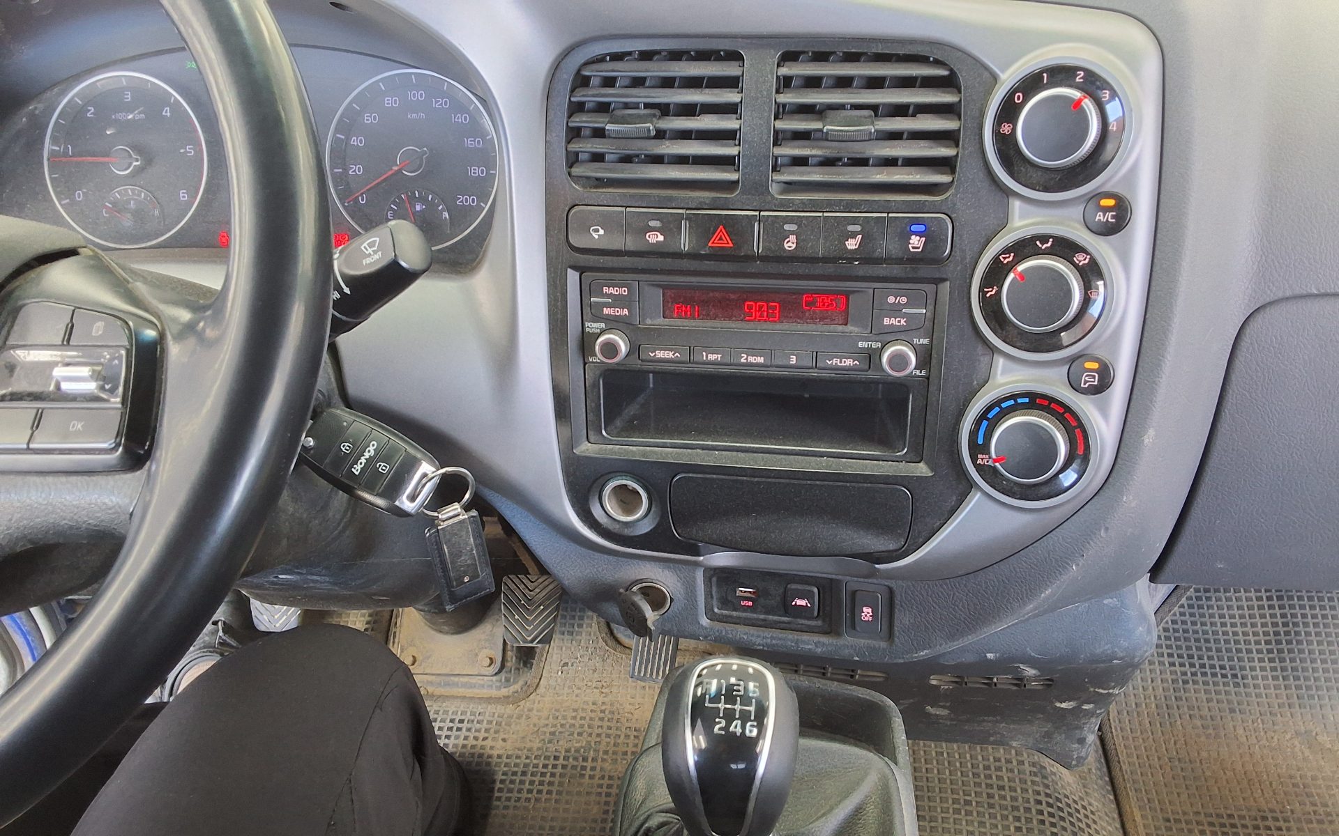 KIA THE NEW BONGO III CARGO 1.2 TON STANDARD CAB EXTRA LONG WHEELBASE GL 2022 - zdjęcie 16