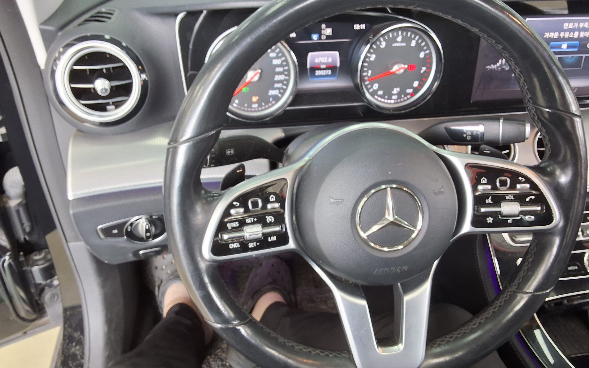 MERCEDES-BENZ E-CLASS (5TH GEN) E300 AVANTGARDE 2019 - zdjęcie 17