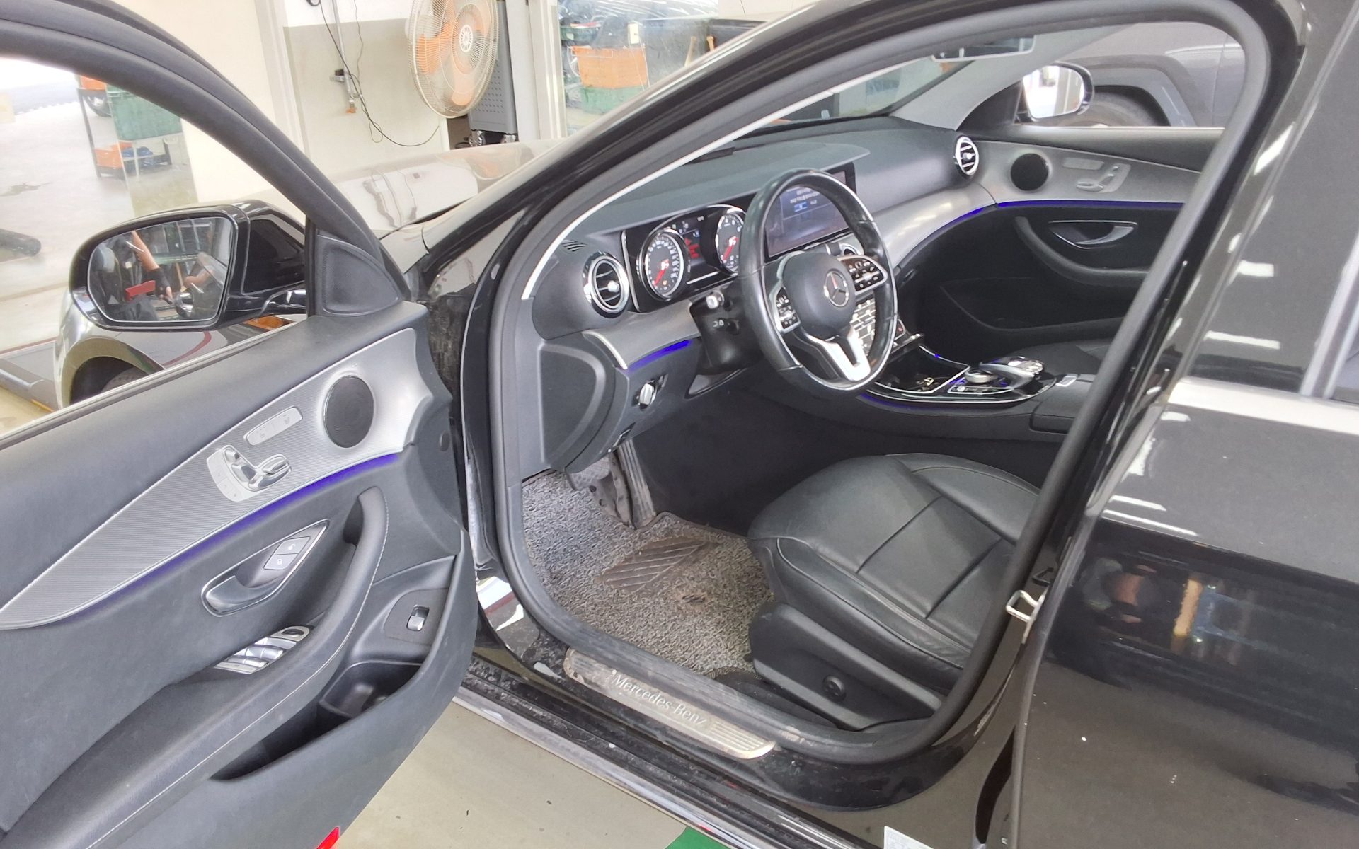 MERCEDES-BENZ E-CLASS (5TH GEN) E300 AVANTGARDE 2019 - zdjęcie 10