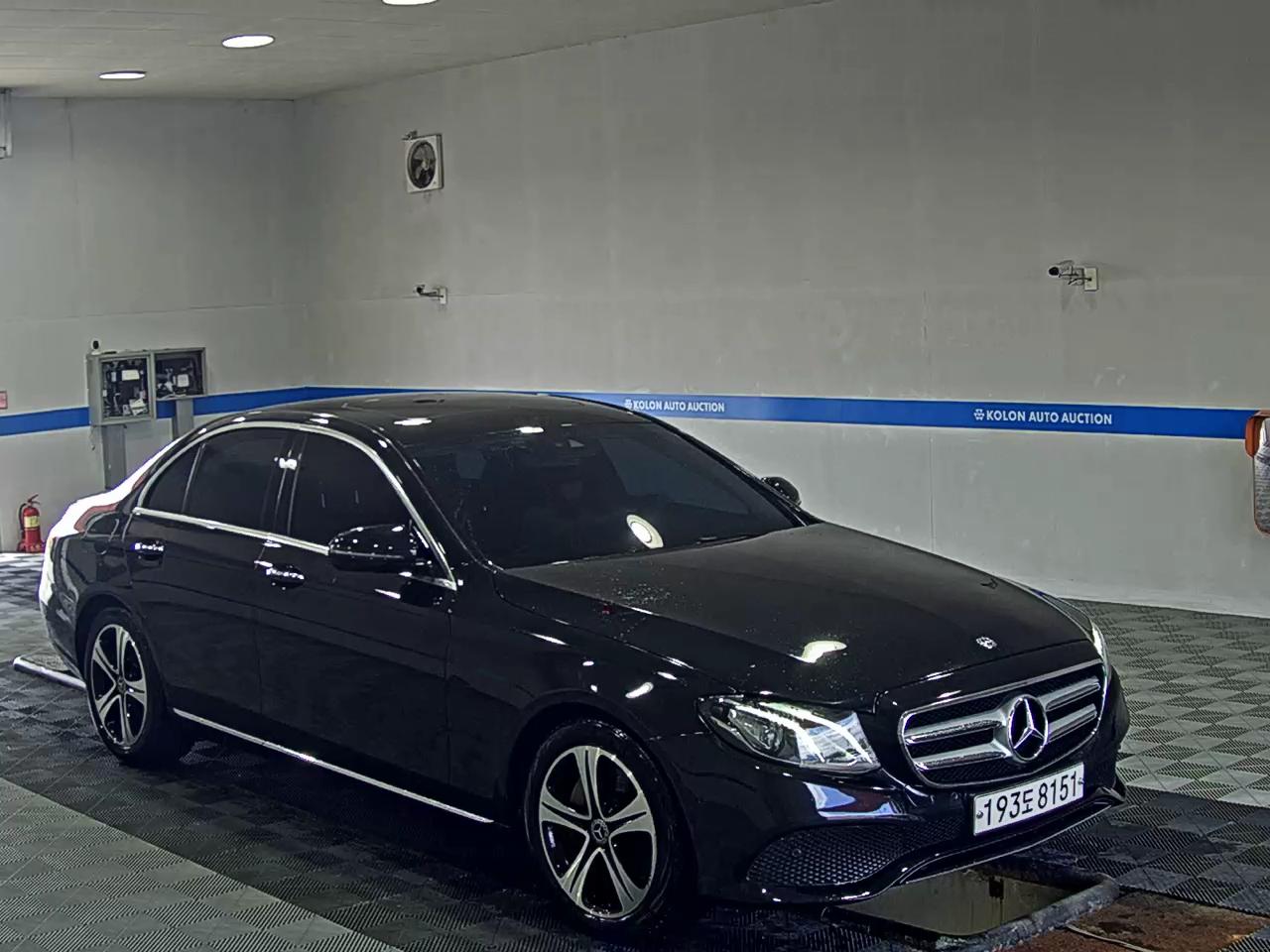 MERCEDES-BENZ E-CLASS (5TH GEN) E300 AVANTGARDE 2019 - zdjęcie 3