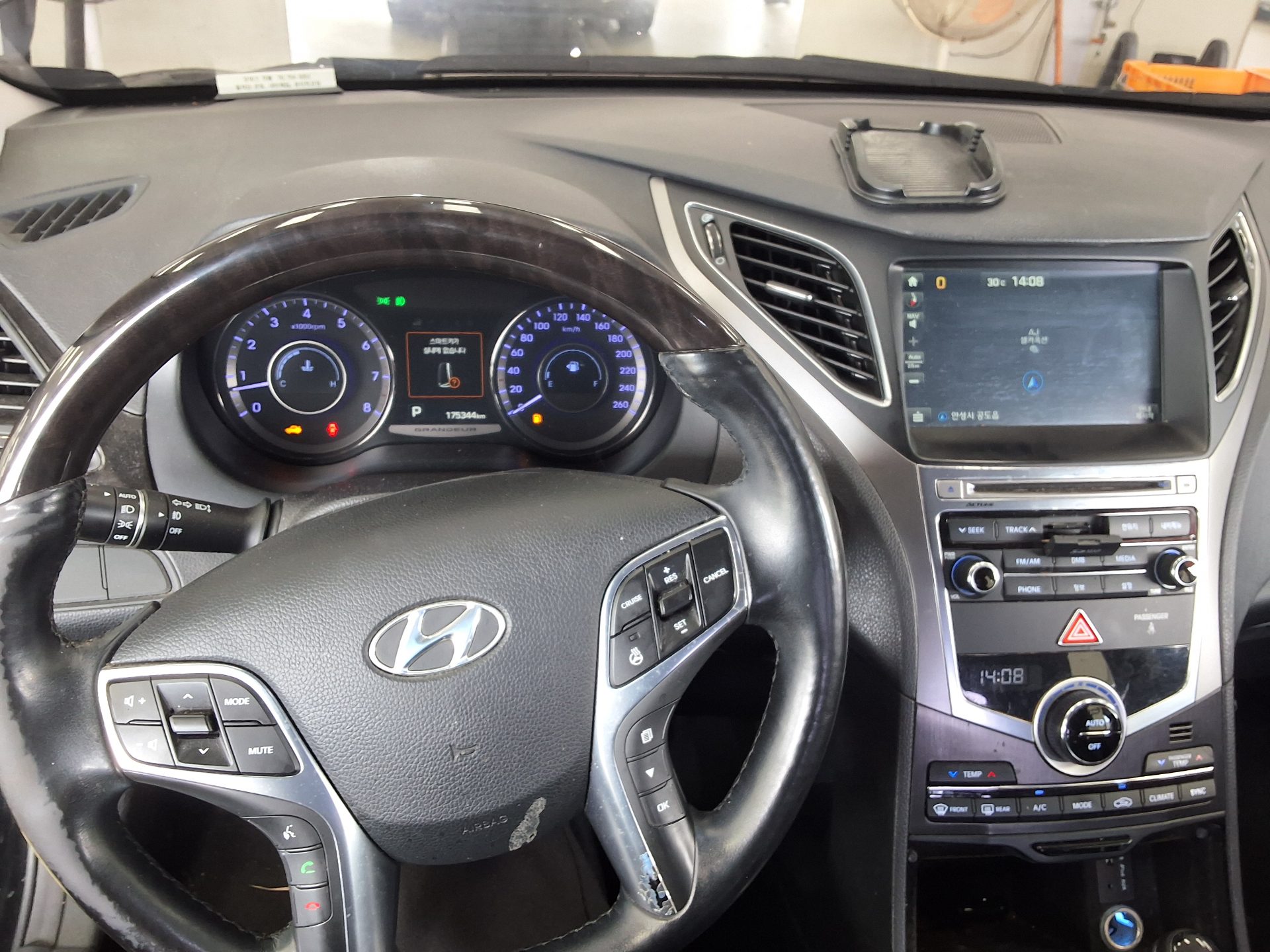 HYUNDAI GRANDEUR HG HG 300 PREMIUM 2015 - zdjęcie 18