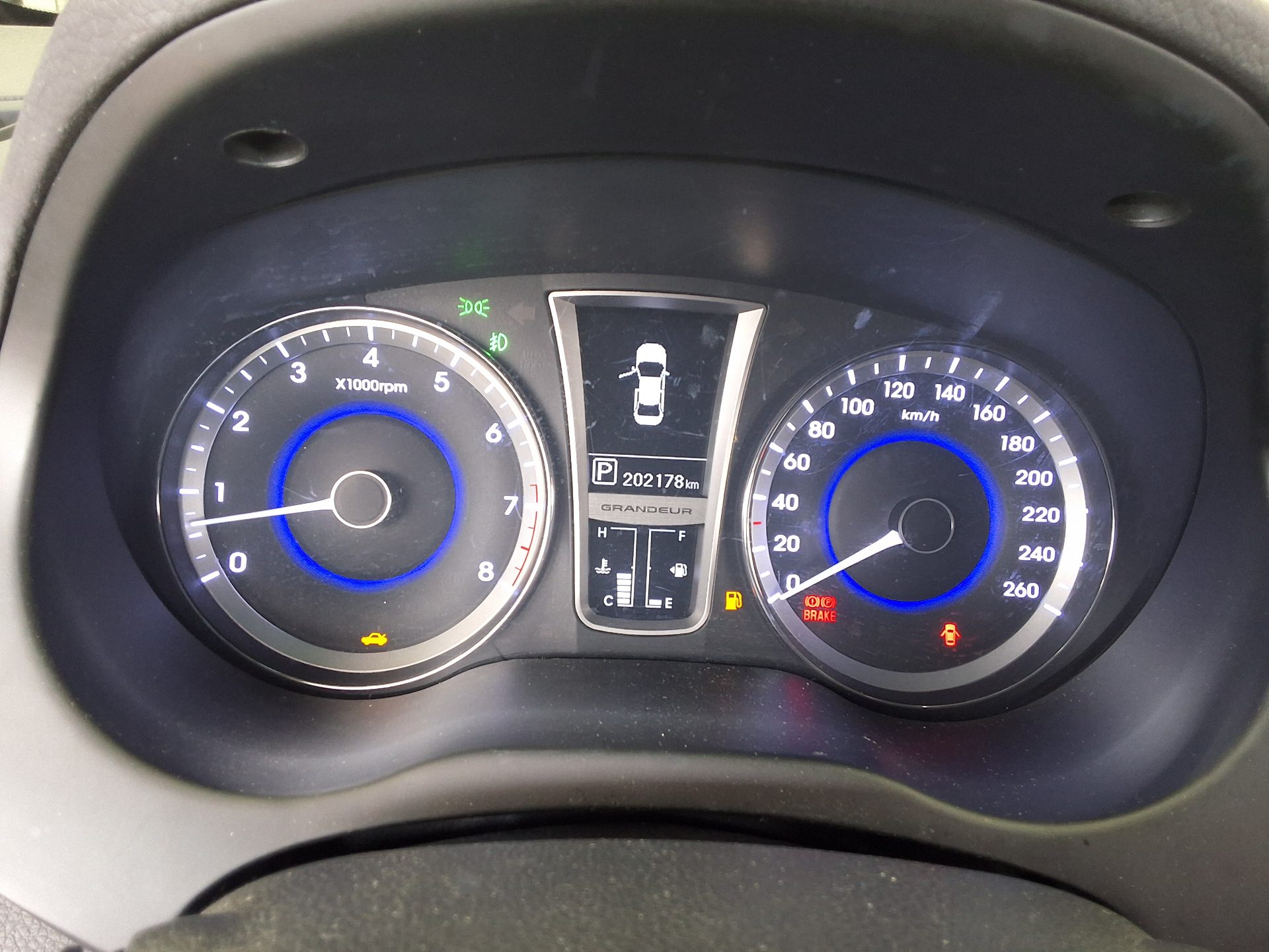 HYUNDAI GRANDEUR HG HG 240 LUXURY 2012 - zdjęcie 10