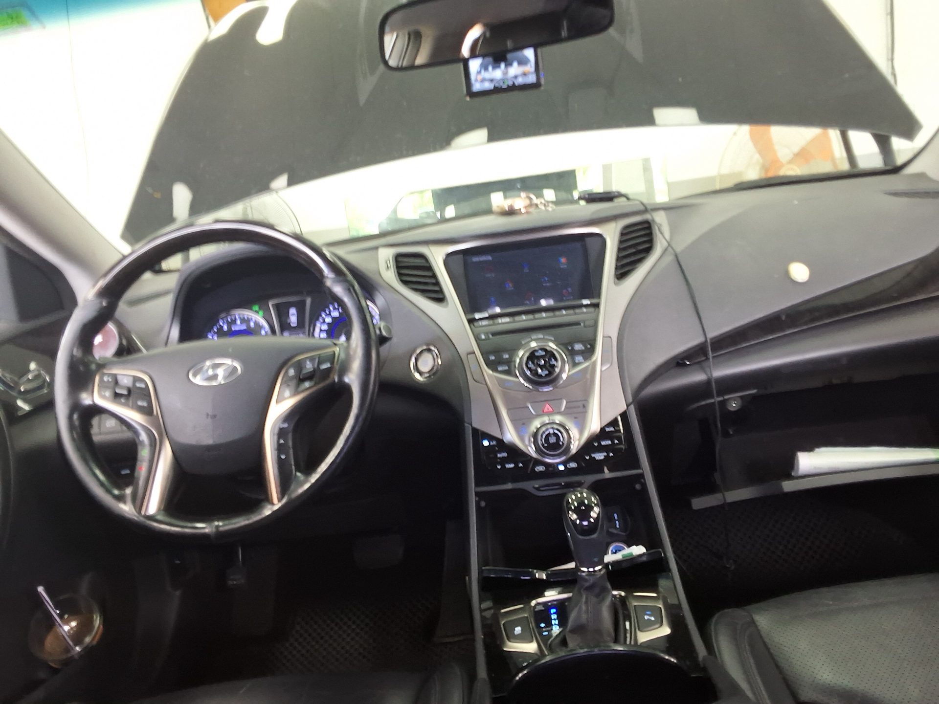 HYUNDAI GRANDEUR HG HG 240 LUXURY 2012 - zdjęcie 12