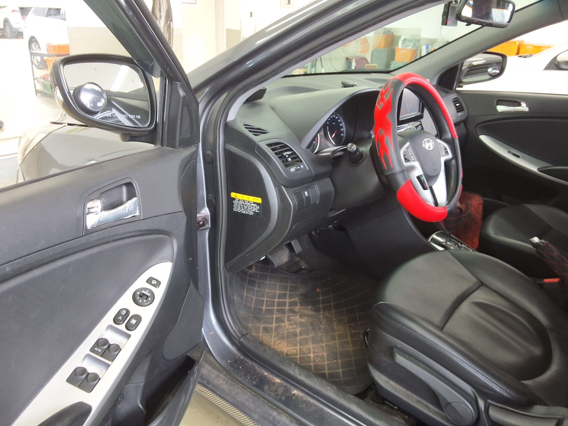 HYUNDAI NEW ACCENT 1.4 VVT PREMIER 2013 - zdjęcie 10