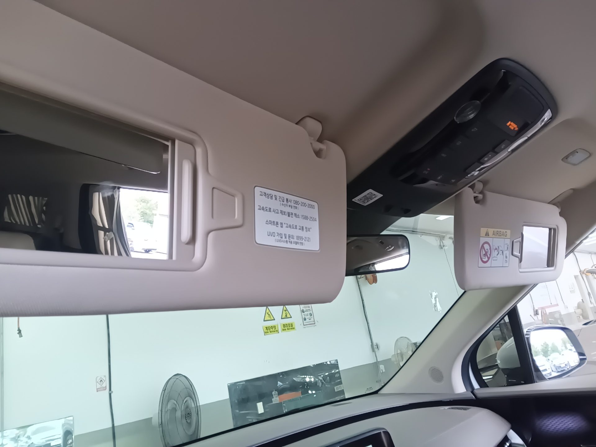 KIA NEW CARNIVAL (KA4) HI-LIMOUSINE 9-SEATER GASOLINE SIGNATURE 2021 - zdjęcie 18