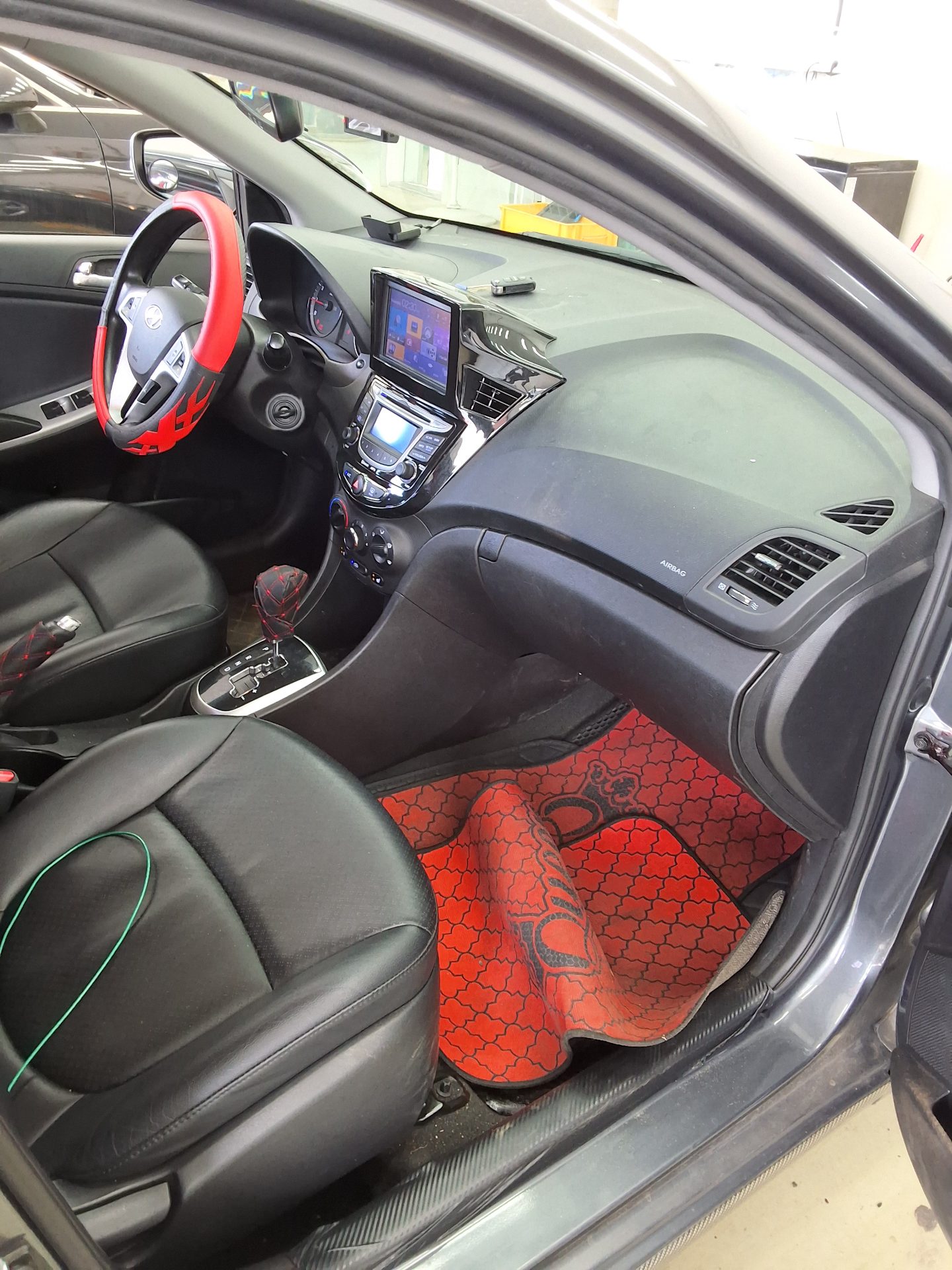 HYUNDAI NEW ACCENT 1.4 VVT PREMIER 2013 - zdjęcie 14