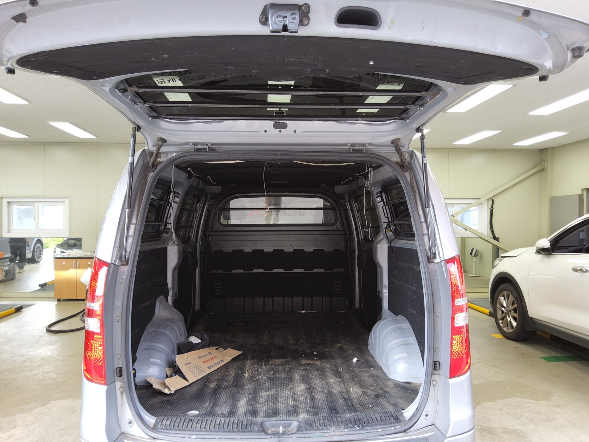 HYUNDAI THE NEW GRAND STAREX 3-SEATER DIESEL VAN SMART 2020 - zdjęcie 15