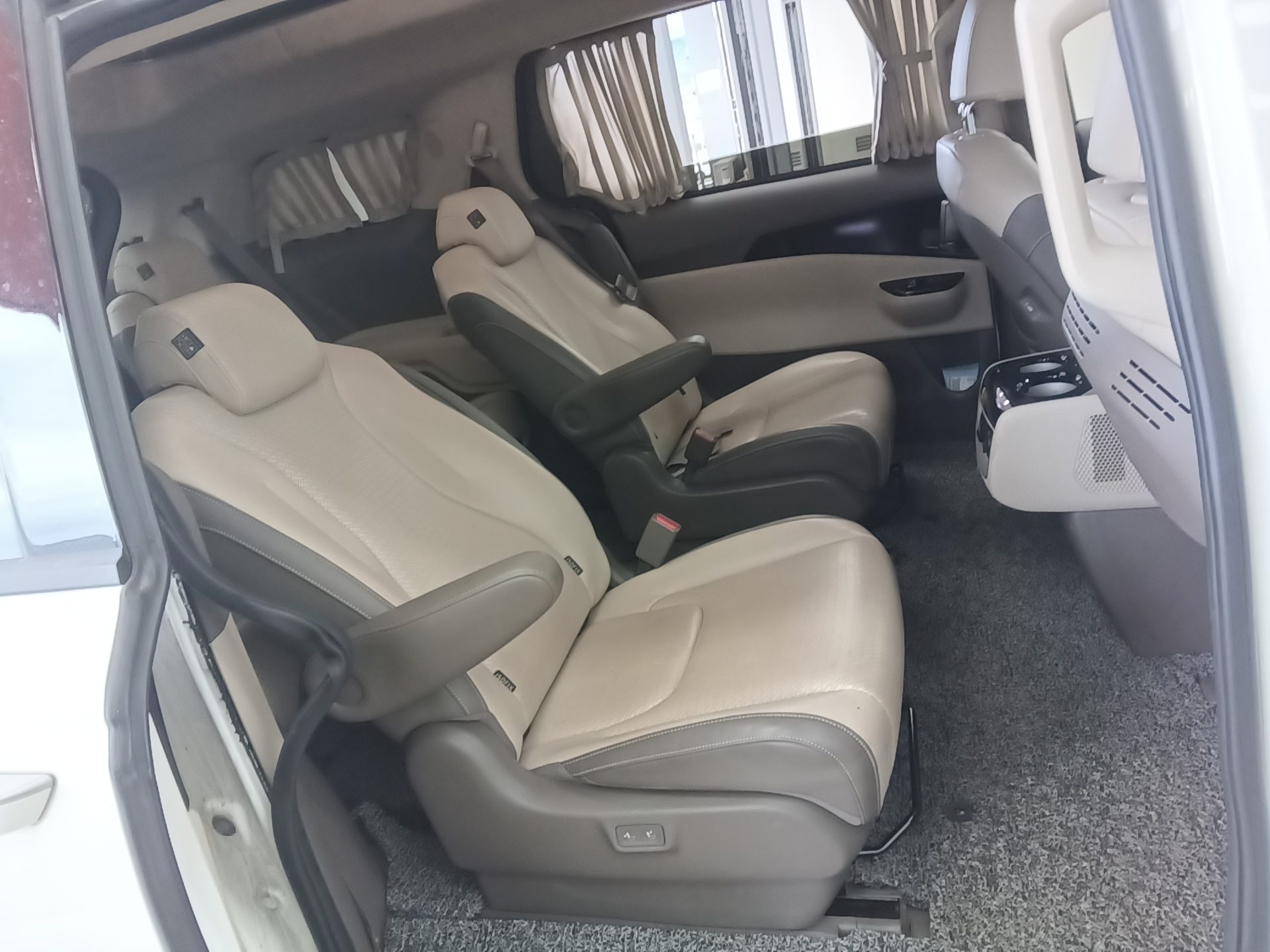 KIA NEW CARNIVAL (KA4) HI-LIMOUSINE 9-SEATER GASOLINE SIGNATURE 2021 - zdjęcie 13
