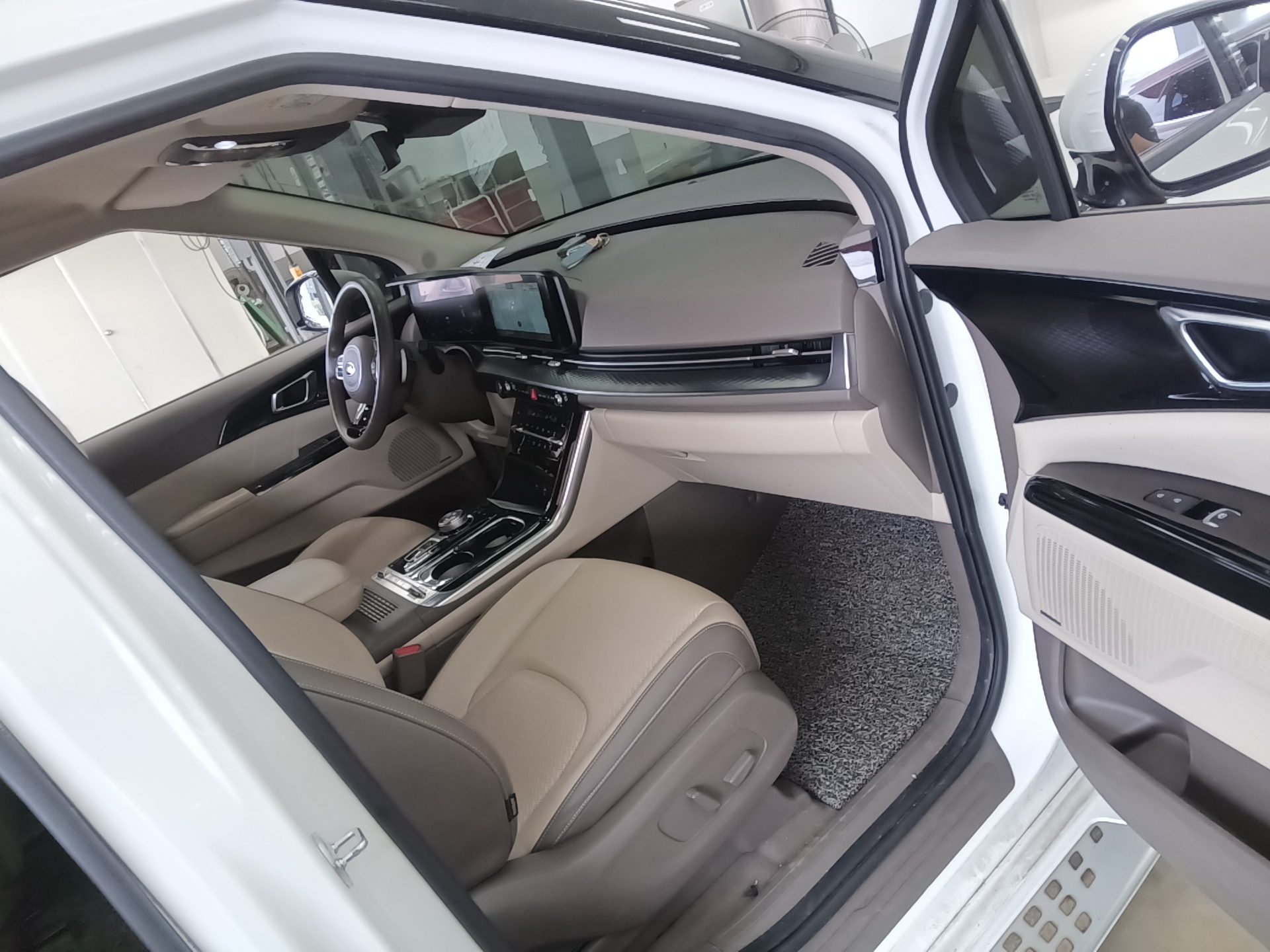 KIA NEW CARNIVAL (KA4) HI-LIMOUSINE 9-SEATER GASOLINE SIGNATURE 2021 - zdjęcie 14