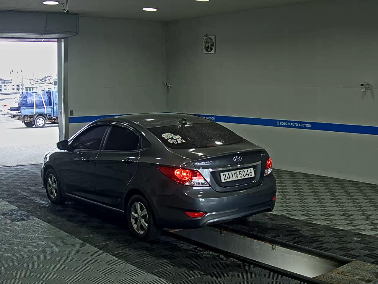 HYUNDAI NEW ACCENT 1.4 VVT PREMIER 2013 - zdjęcie 6