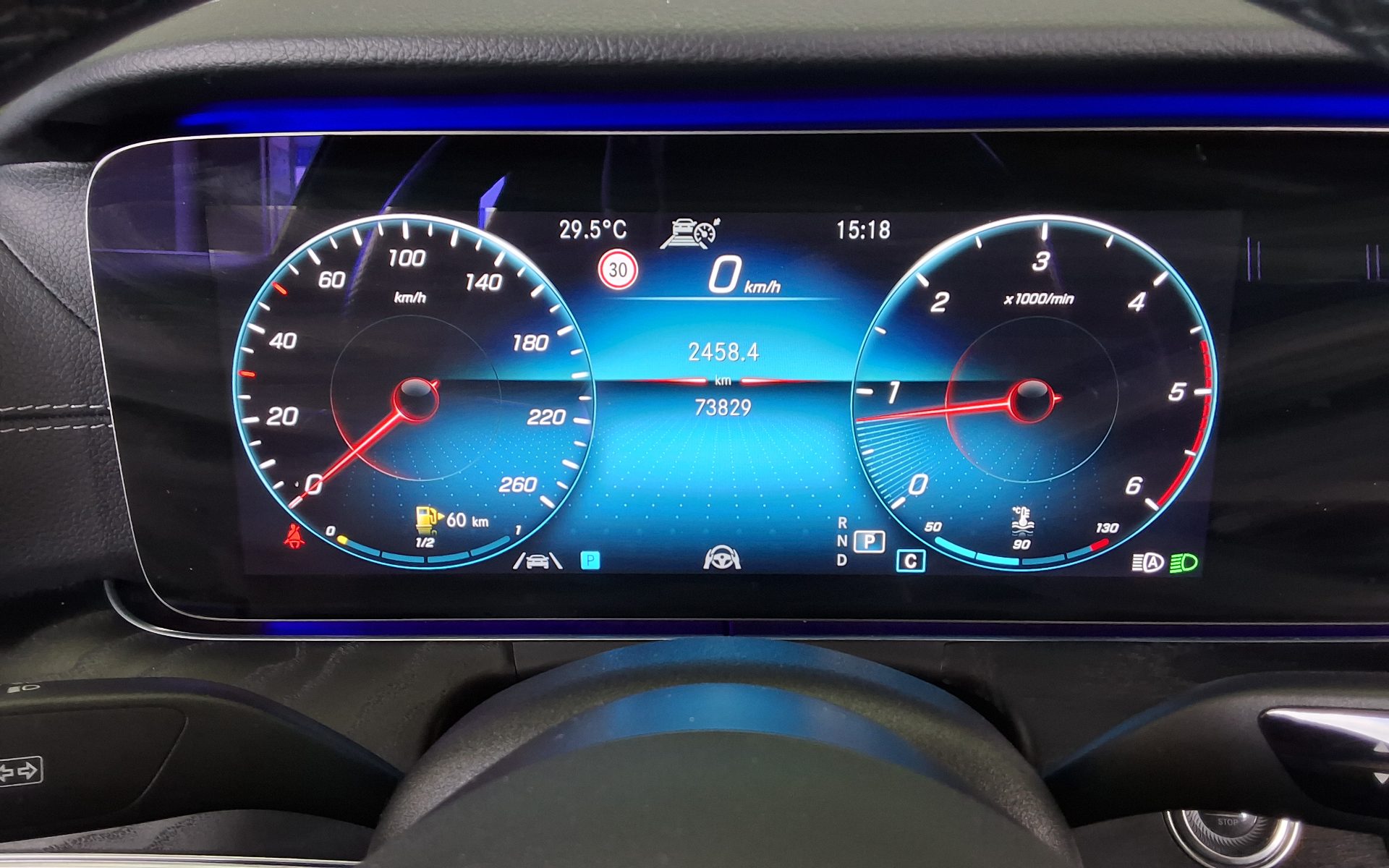 MERCEDES-BENZ E-CLASS (5TH GEN) E220d 4MATIC AMG LINE 2021 - zdjęcie 9