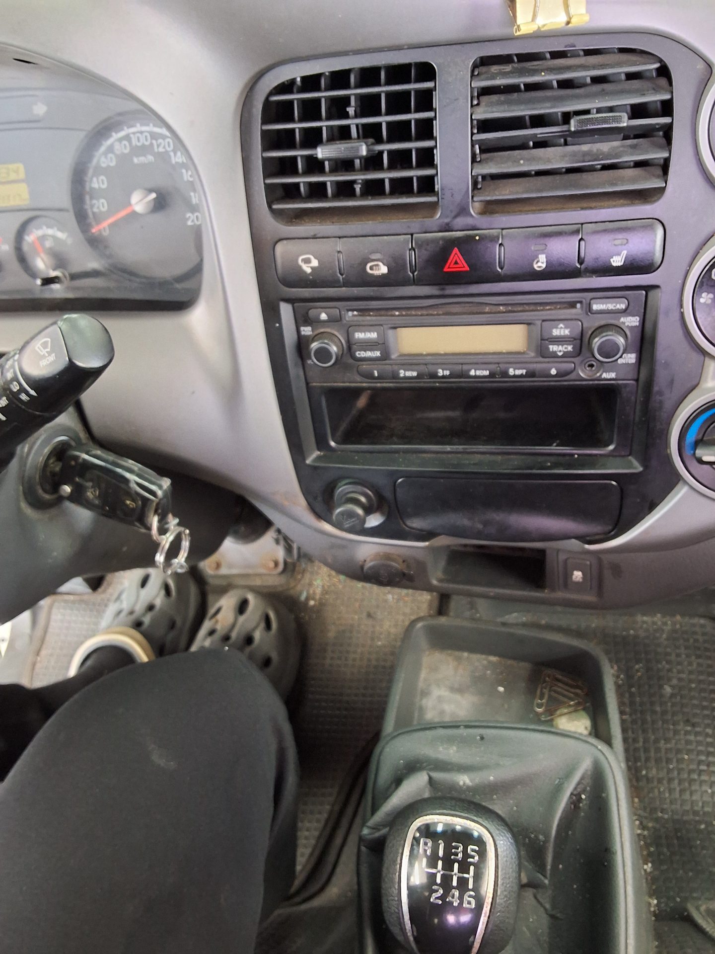 KIA BONGO III CARGO 1.2 TON STANDARD CAB EXTRA LONG WHEELBASE 2016 - zdjęcie 14