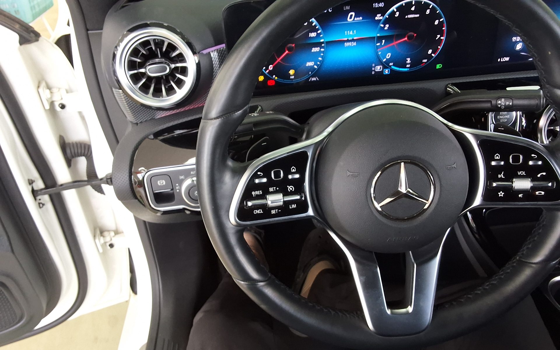 MERCEDES-BENZ A-CLASS (4TH GEN) A220 SEDAN 2023 - zdjęcie 17