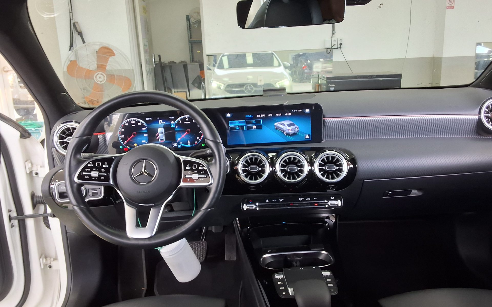 MERCEDES-BENZ A-CLASS (4TH GEN) A220 SEDAN 2023 - zdjęcie 11
