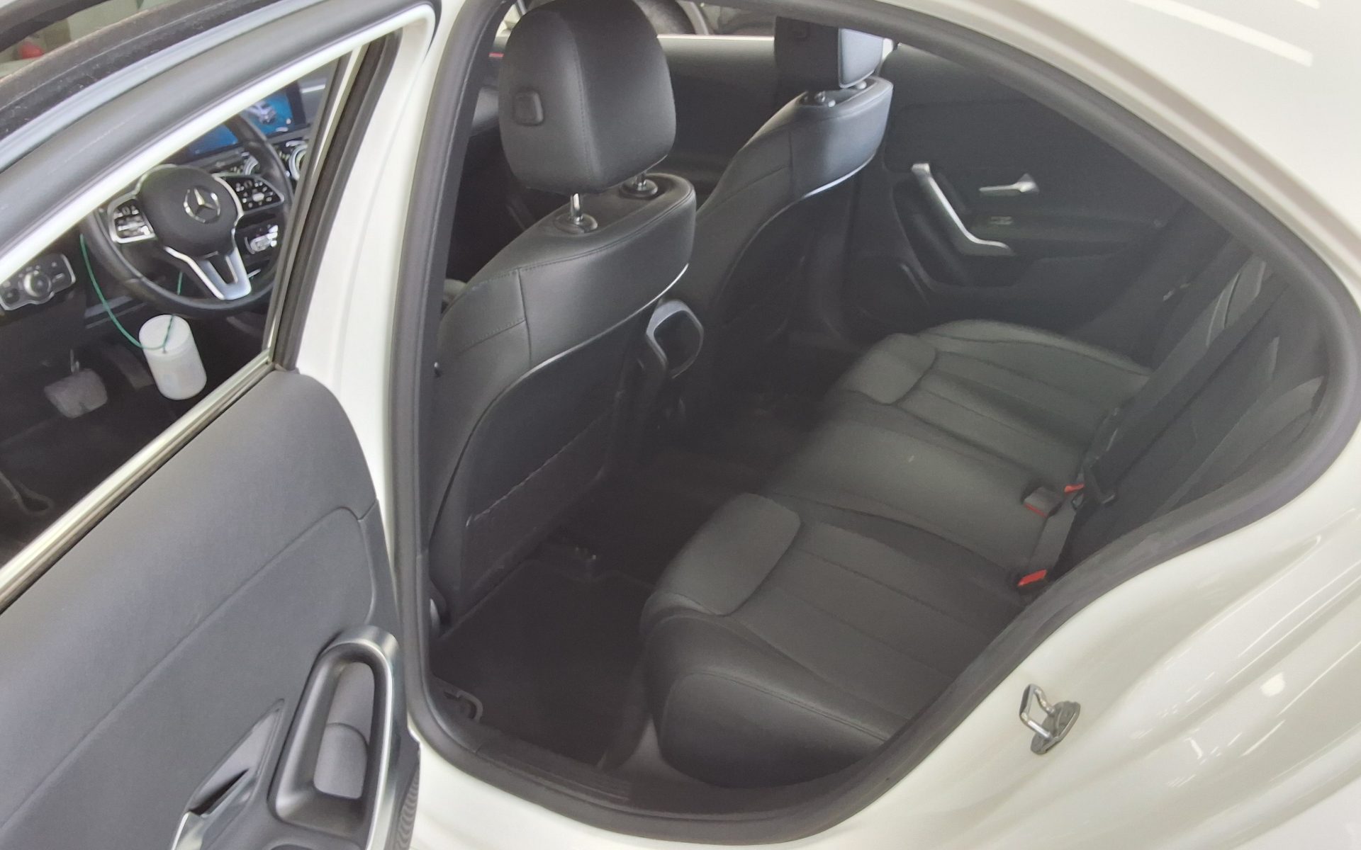MERCEDES-BENZ A-CLASS (4TH GEN) A220 SEDAN 2023 - zdjęcie 12