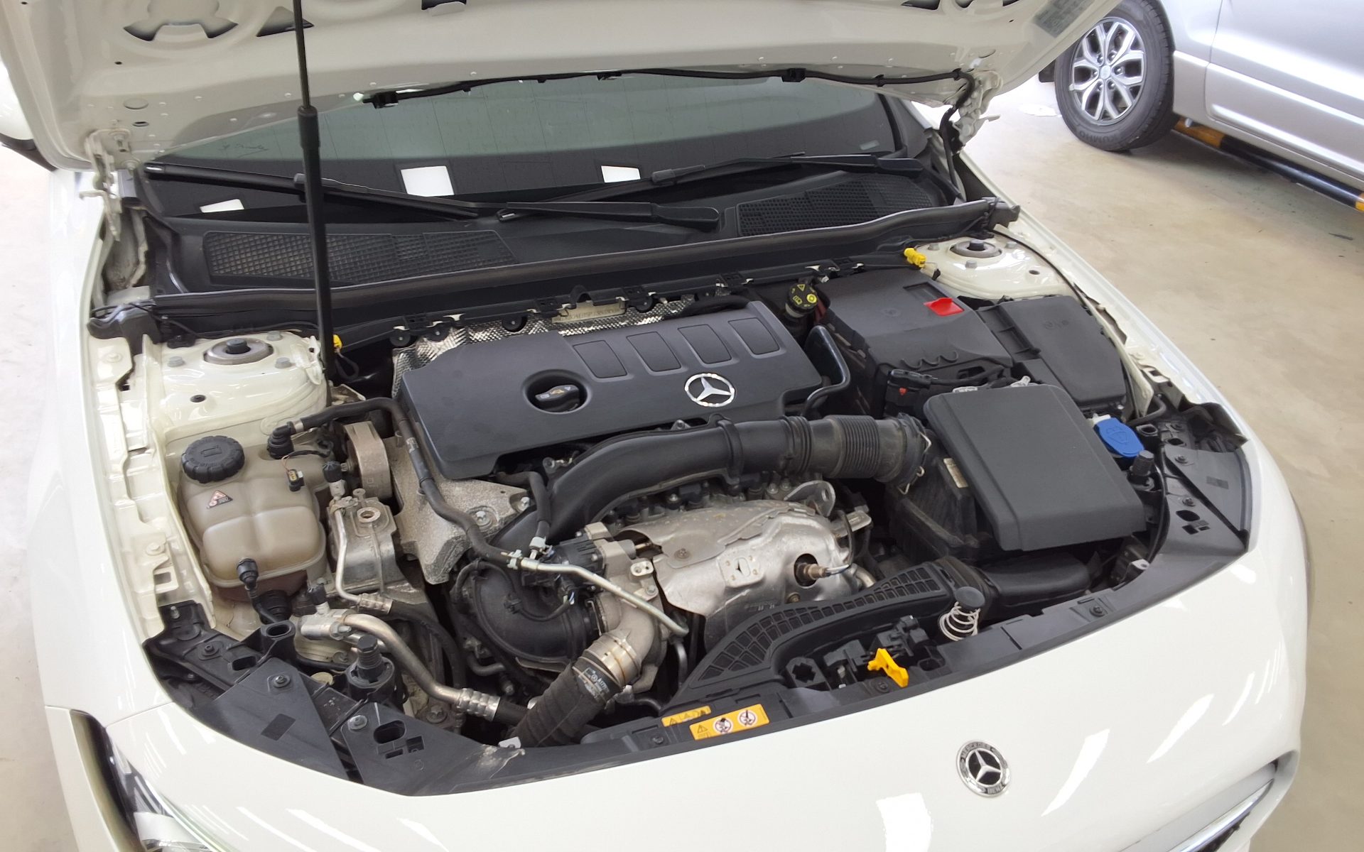 MERCEDES-BENZ A-CLASS (4TH GEN) A220 SEDAN 2023 - zdjęcie 22
