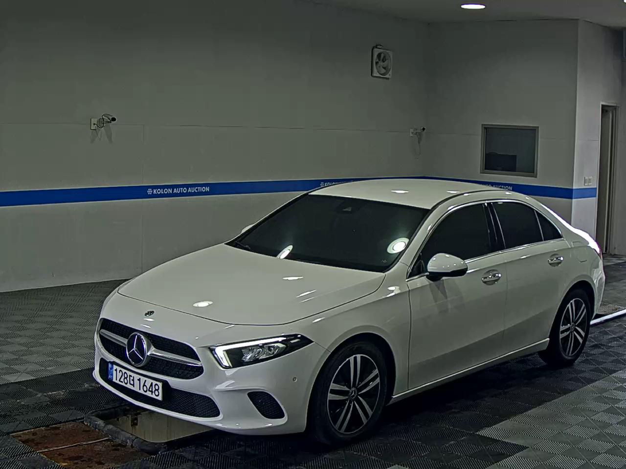 MERCEDES-BENZ A-CLASS (4TH GEN) A220 SEDAN 2023 - zdjęcie 2
