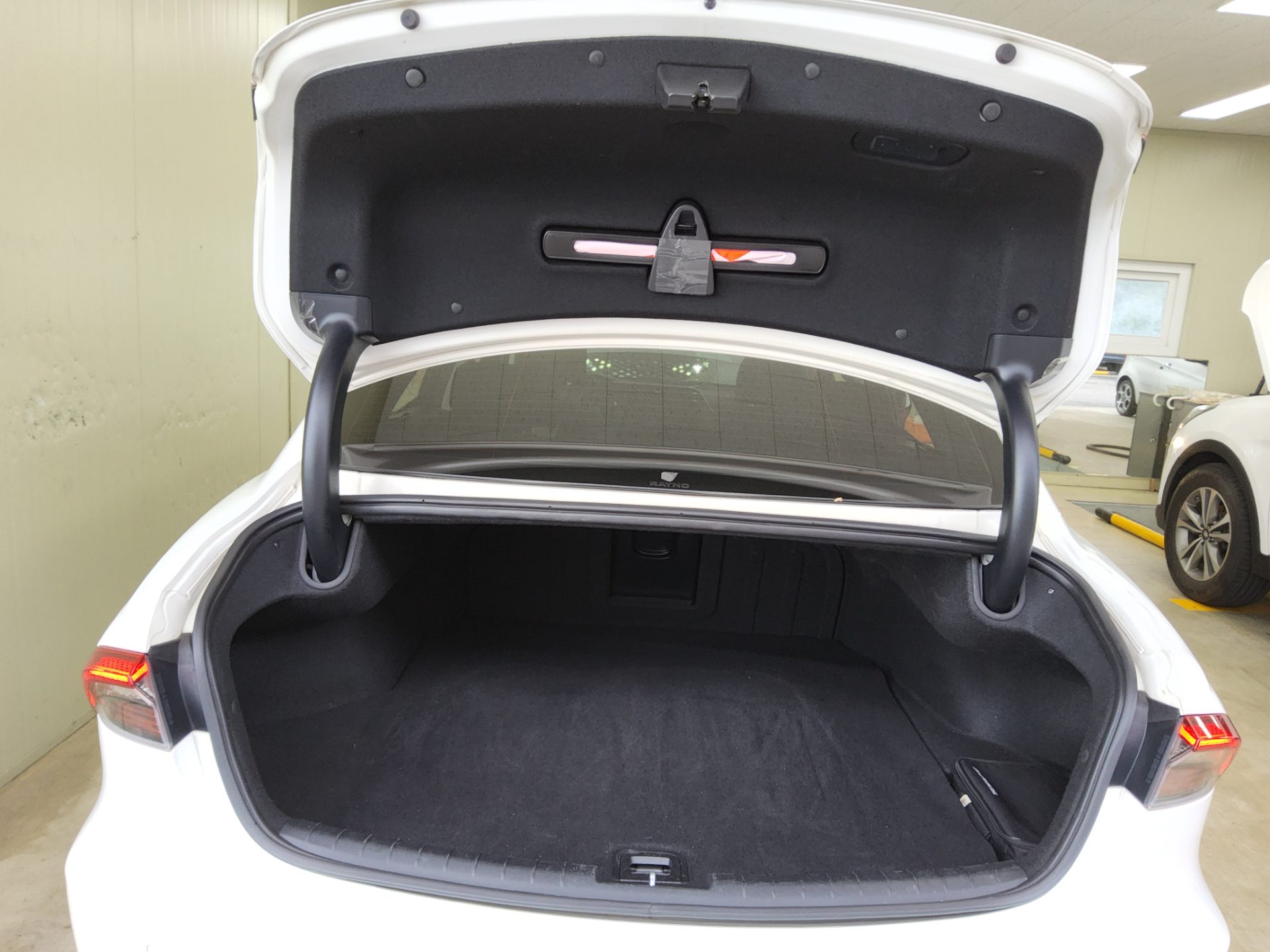 HYUNDAI THE NEW GRANDEUR IG LPi 3.0 BUSINESS DELUXE TYPE 2023 - zdjęcie 15