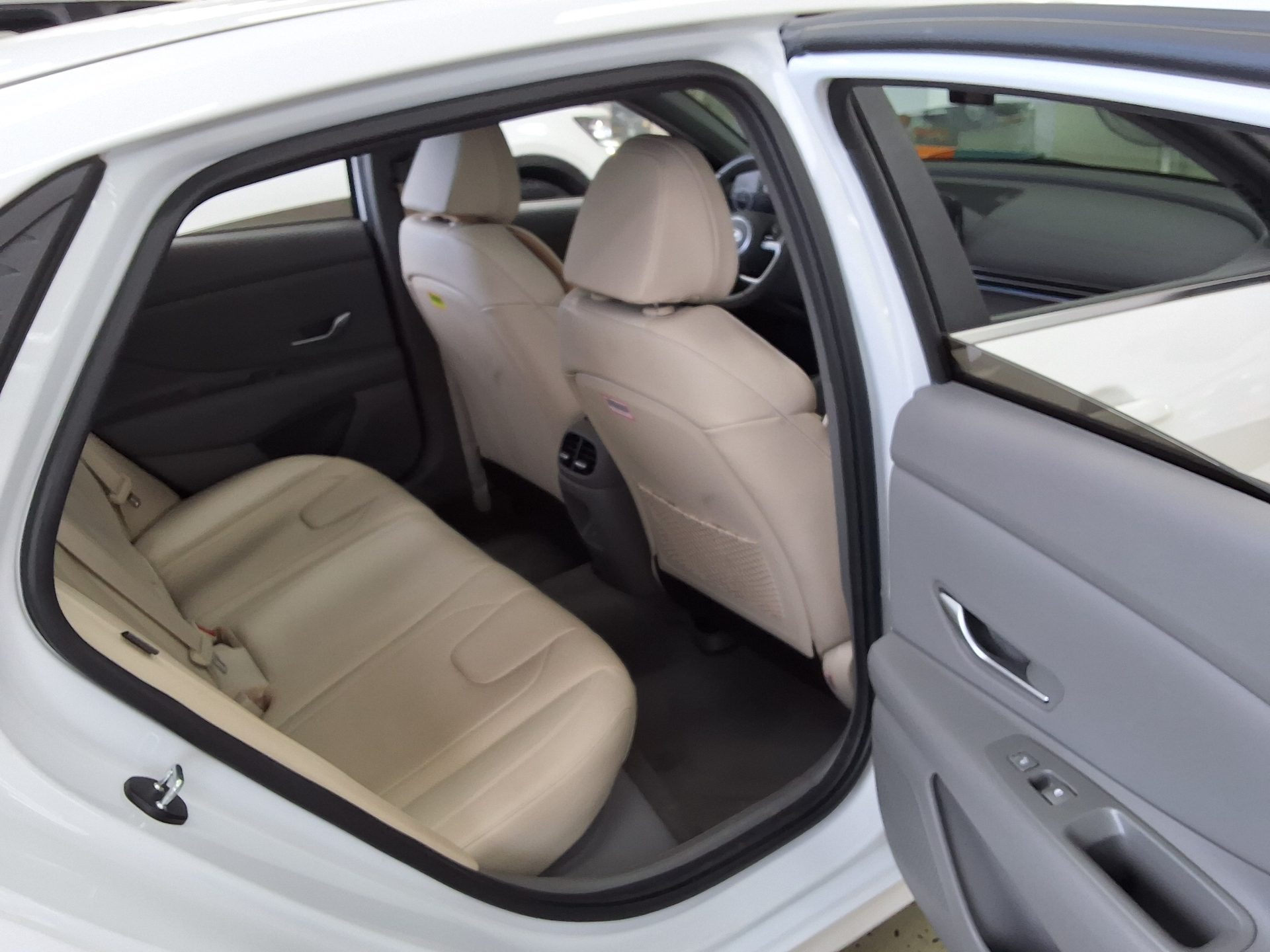 HYUNDAI THE NEW AVANTE (CN7) GASOLINE 1.6 INSPIRATION 2024 - zdjęcie 14