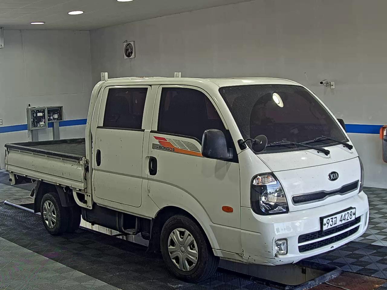 KIA BONGO III CARGO CRDi DOUBLE CAB EXTRA LONG WHEELBASE 2017 - zdjęcie 3