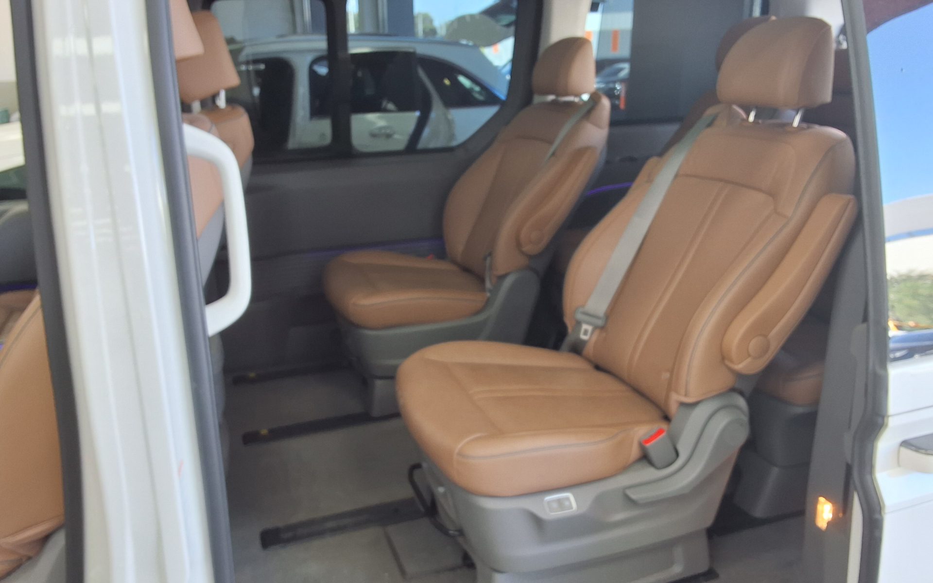 HYUNDAI STARIA 2.2 DIESEL LOUNGE 9-SEATER 4WD INSPIRATION 2025 - zdjęcie 12