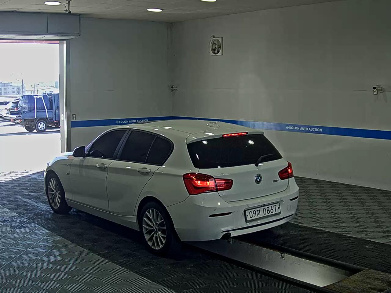 BMW 1 SERIES (2ND GEN) 5-DOOR 118d SPORT LINE 2016 - zdjęcie 6