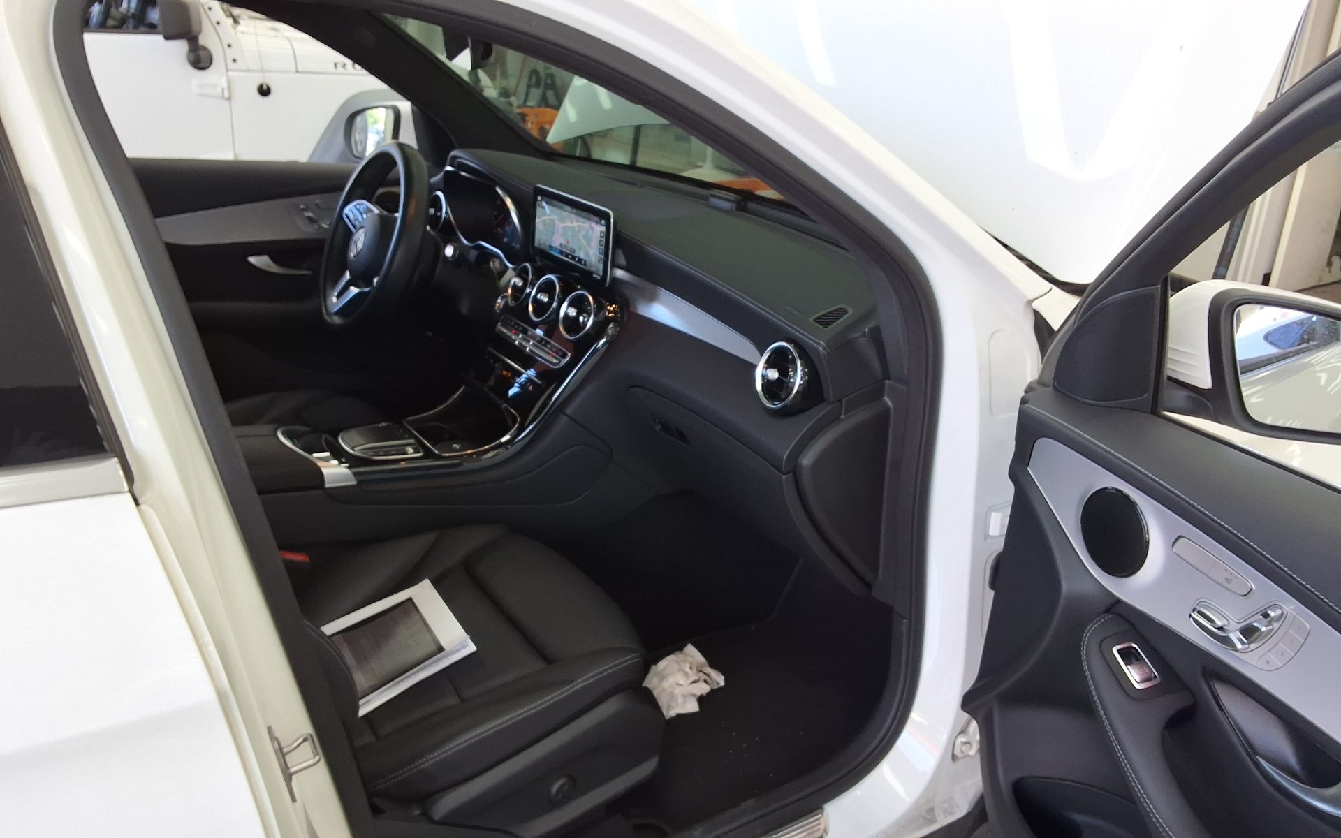 MERCEDES-BENZ GLC-CLASS GLC 300e 4MATIC 2021 - zdjęcie 14