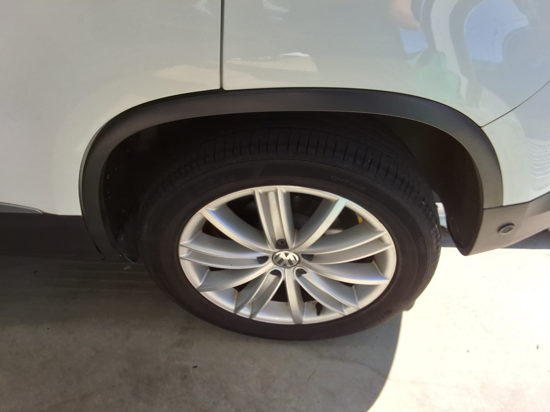 VOLKSWAGEN TIGUAN 2.0 TDI BLUEMOTION PREMIUM 2016 - zdjęcie 20