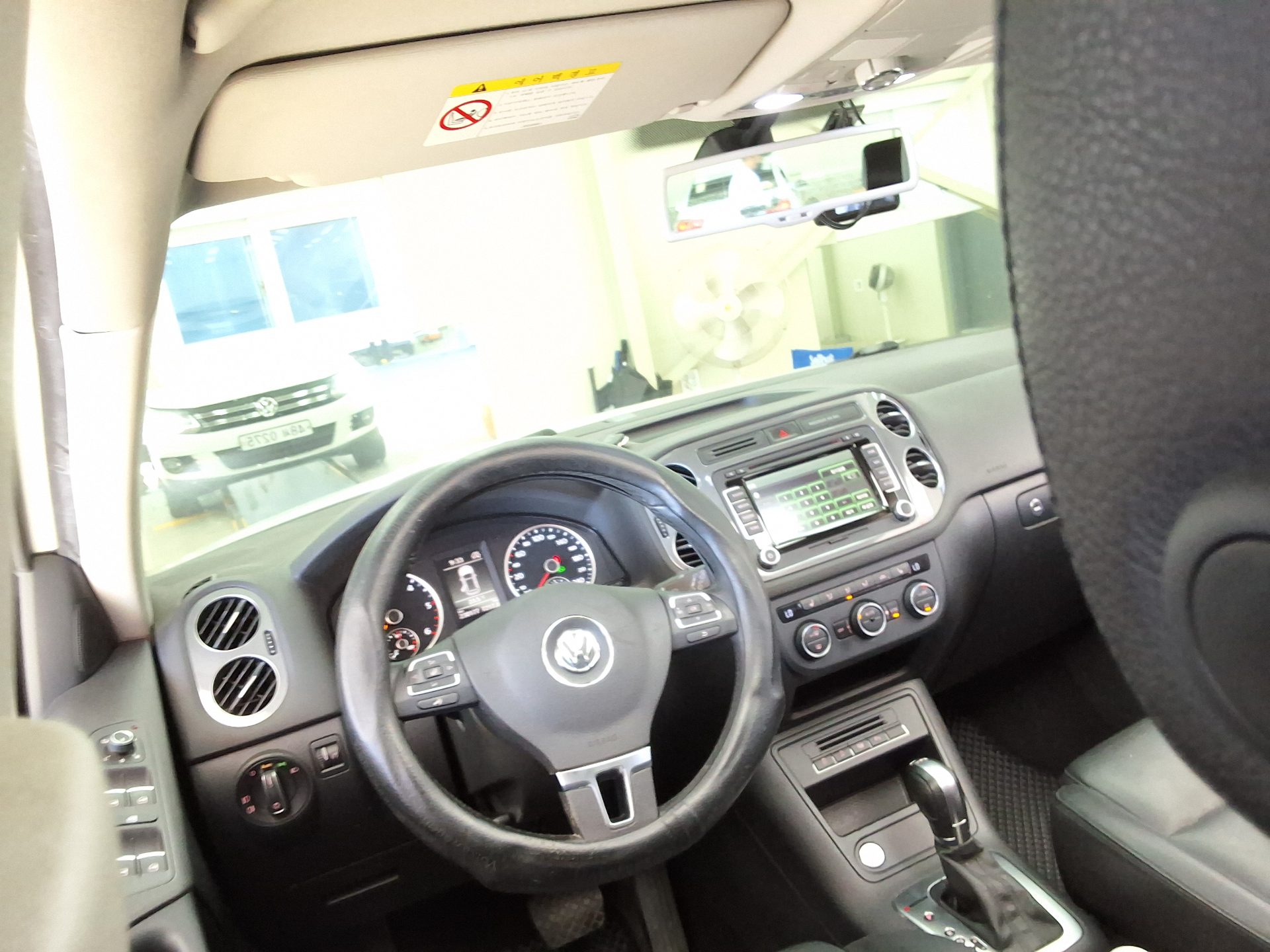VOLKSWAGEN TIGUAN 2.0 TDI BLUEMOTION PREMIUM 2016 - zdjęcie 12