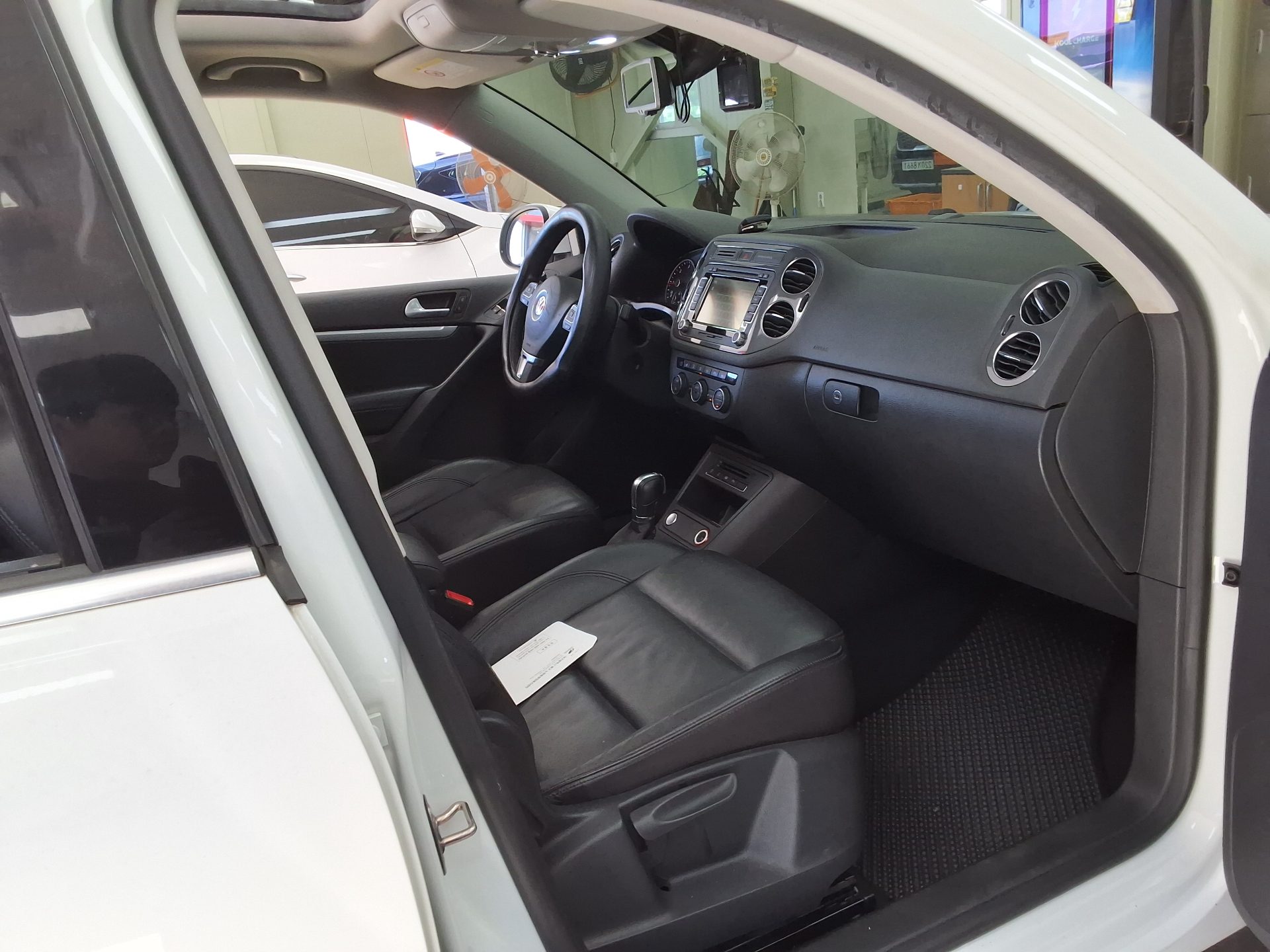 VOLKSWAGEN TIGUAN 2.0 TDI BLUEMOTION PREMIUM 2016 - zdjęcie 15