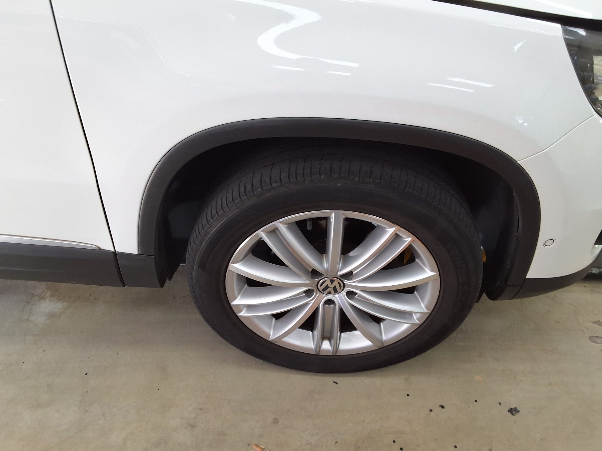 VOLKSWAGEN TIGUAN 2.0 TDI BLUEMOTION PREMIUM 2016 - zdjęcie 21