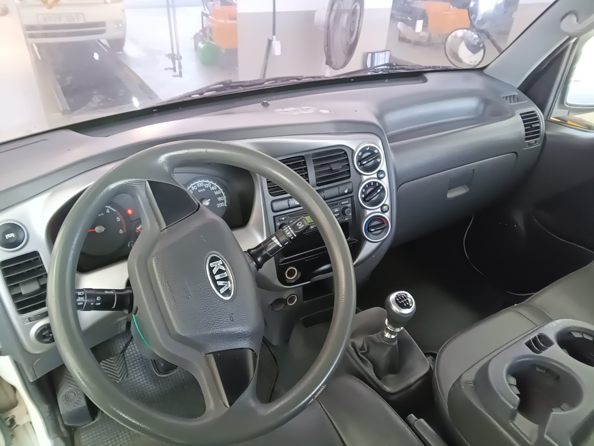 KIA BONGO III CARGO BUILT-IN BOX TRUCK 1 TON KING CAB 2016 - zdjęcie 11