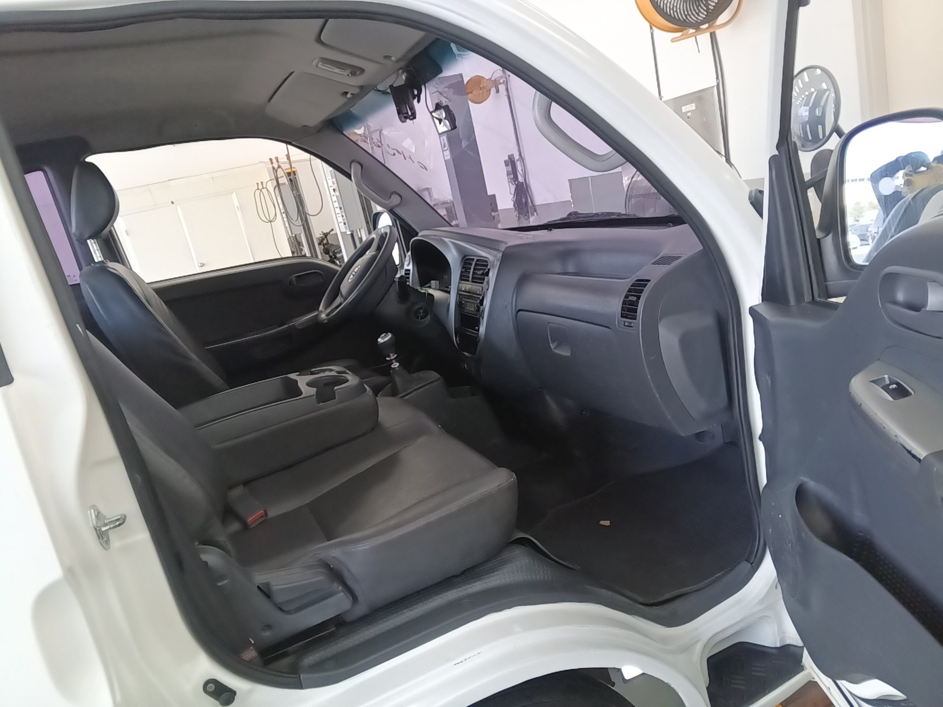 KIA BONGO III CARGO BUILT-IN BOX TRUCK 1 TON KING CAB 2016 - zdjęcie 12