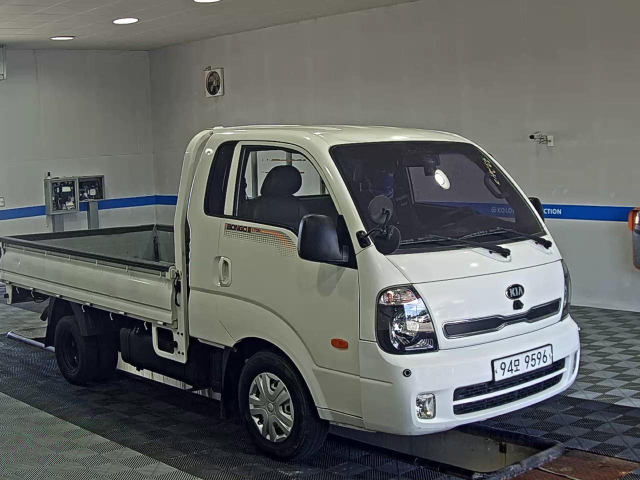 KIA BONGO III CARGO BUILT-IN BOX TRUCK 1 TON KING CAB 2016 - zdjęcie 3