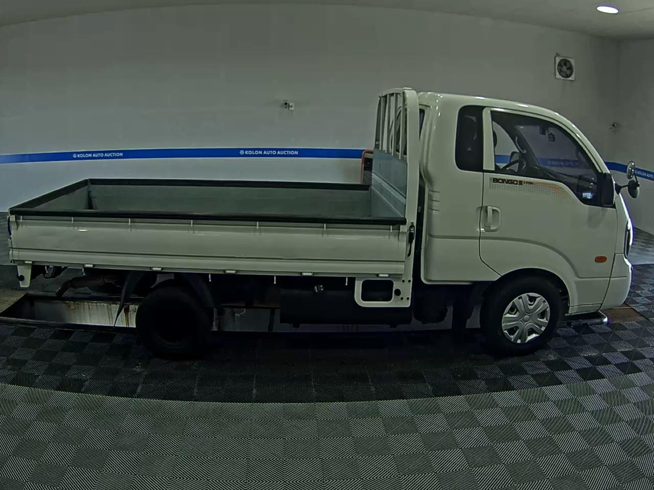 KIA BONGO III CARGO BUILT-IN BOX TRUCK 1 TON KING CAB 2016 - zdjęcie 4