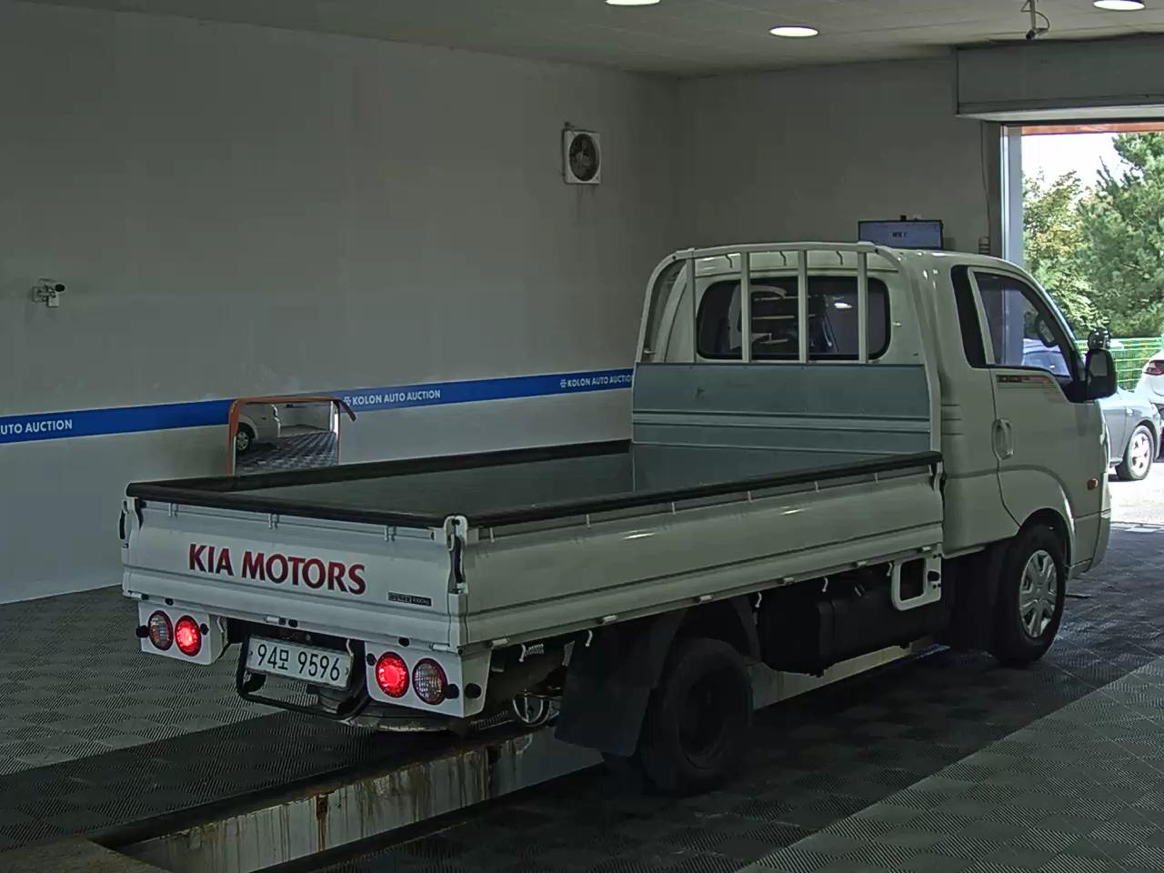 KIA BONGO III CARGO BUILT-IN BOX TRUCK 1 TON KING CAB 2016 - zdjęcie 5