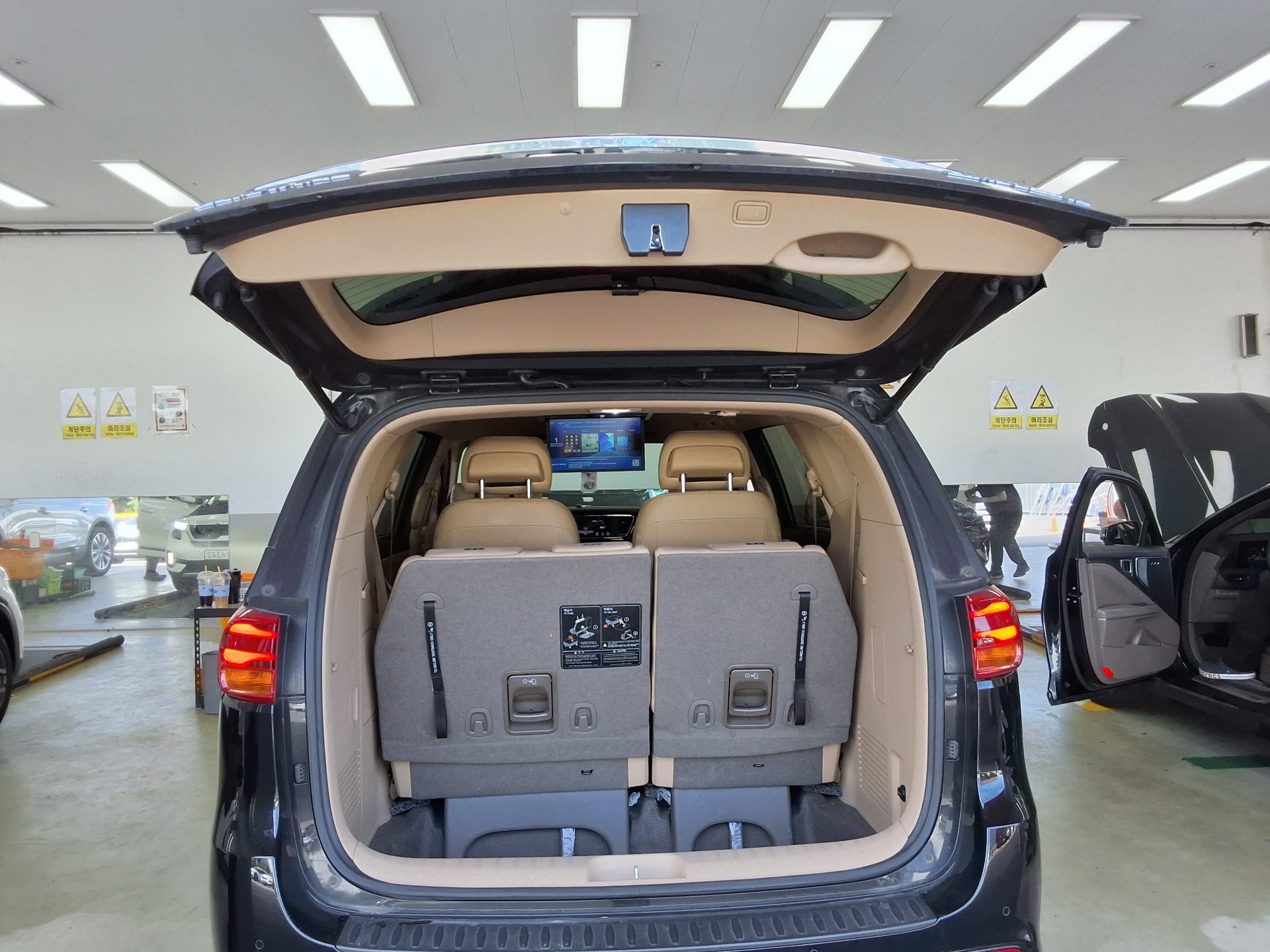 KIA THE NEW CARNIVAL LIMOUSINE 7-SEATER DIESEL PRESIDENT 2019 - zdjęcie 15