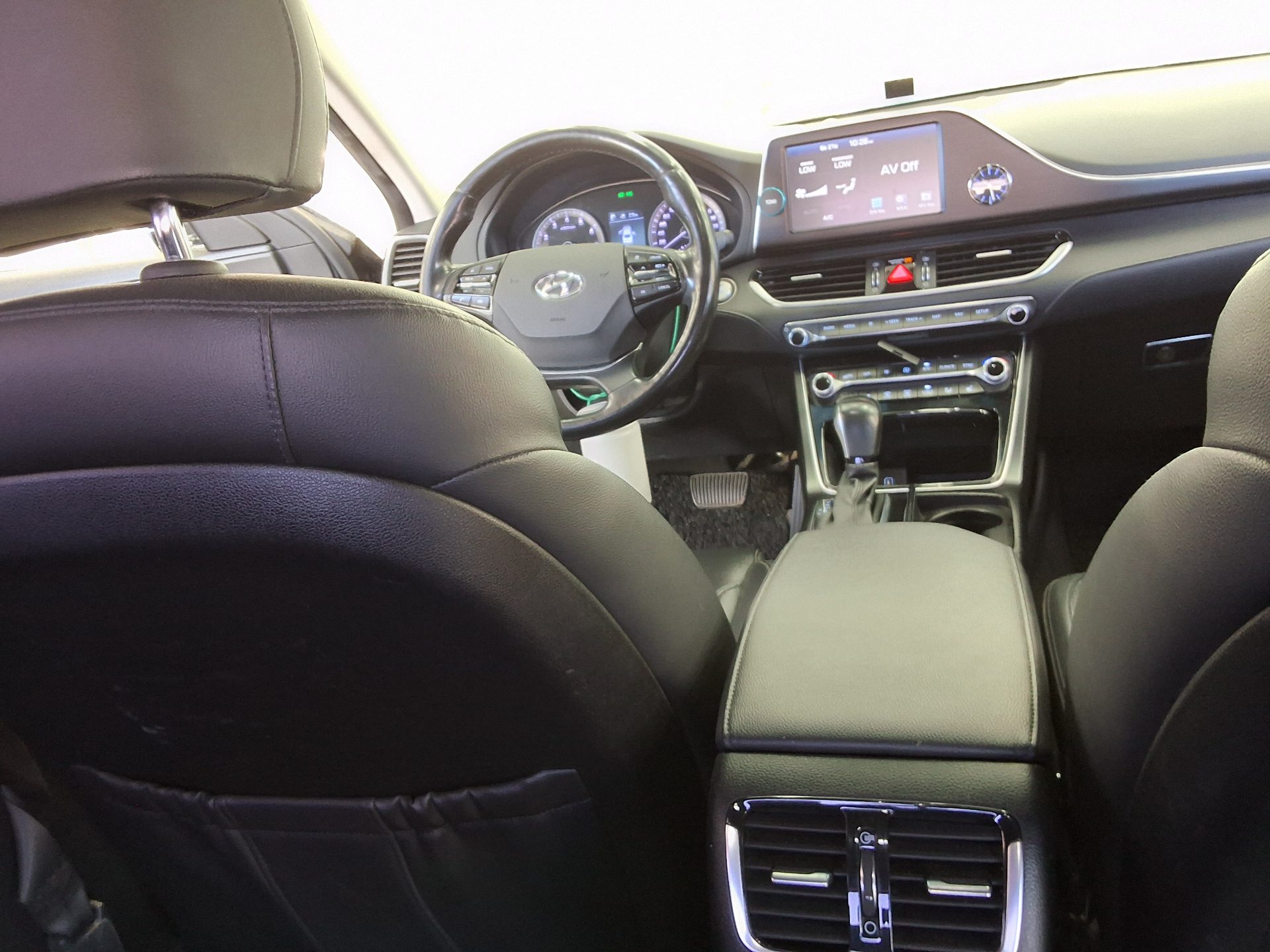 HYUNDAI GRANDEUR IG 3.0 GDi MODERN BASIC RENTAL CAR 2018 - zdjęcie 11