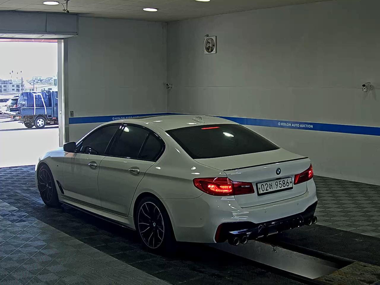 BMW 5 SERIES (7TH GEN) 520d M SPORT PACK PLUS 2017 - zdjęcie 6