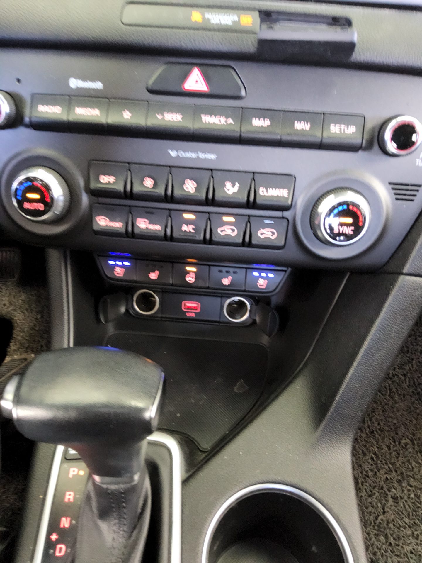 KIA SPORTAGE THE BOLD 2.0 GASOLINE PRESTIGE 2020 - zdjęcie 19