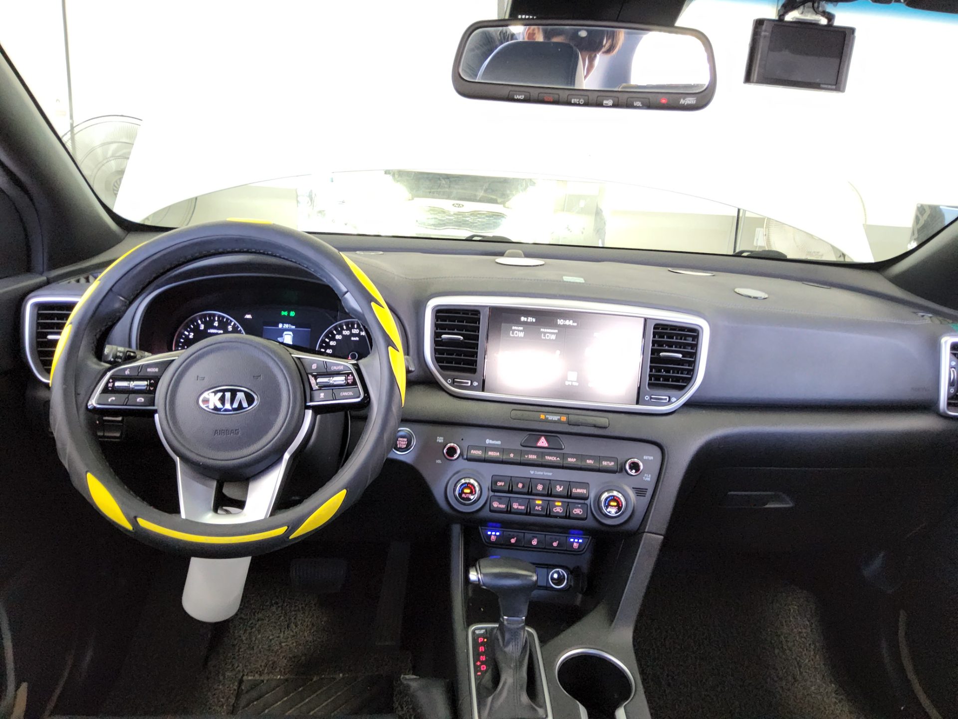 KIA SPORTAGE THE BOLD 2.0 GASOLINE PRESTIGE 2020 - zdjęcie 11