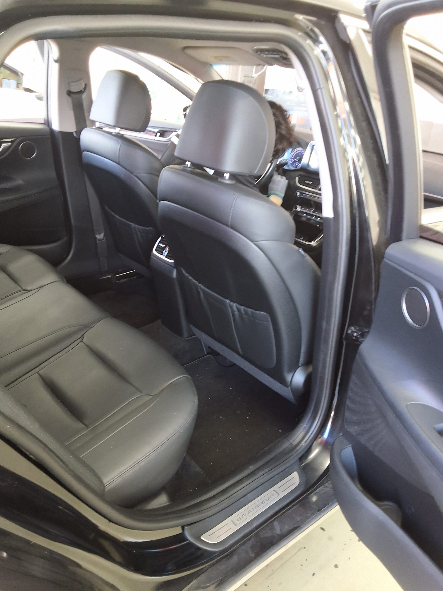 HYUNDAI GRANDEUR IG 3.0 GDi MODERN BASIC RENTAL CAR 2019 - zdjęcie 13