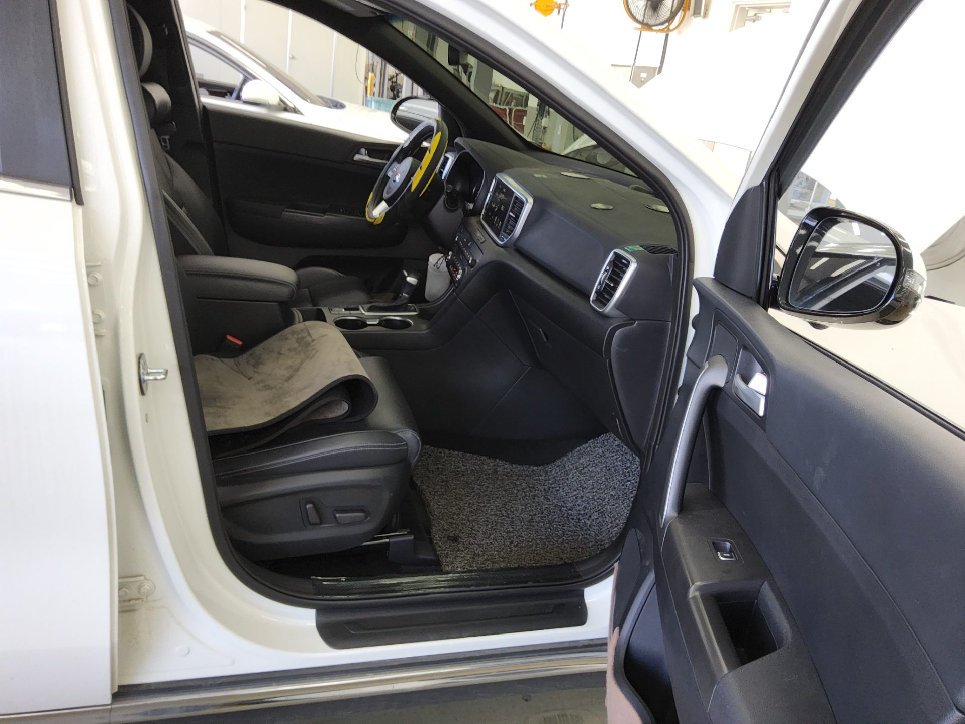 KIA SPORTAGE THE BOLD 2.0 GASOLINE PRESTIGE 2020 - zdjęcie 14