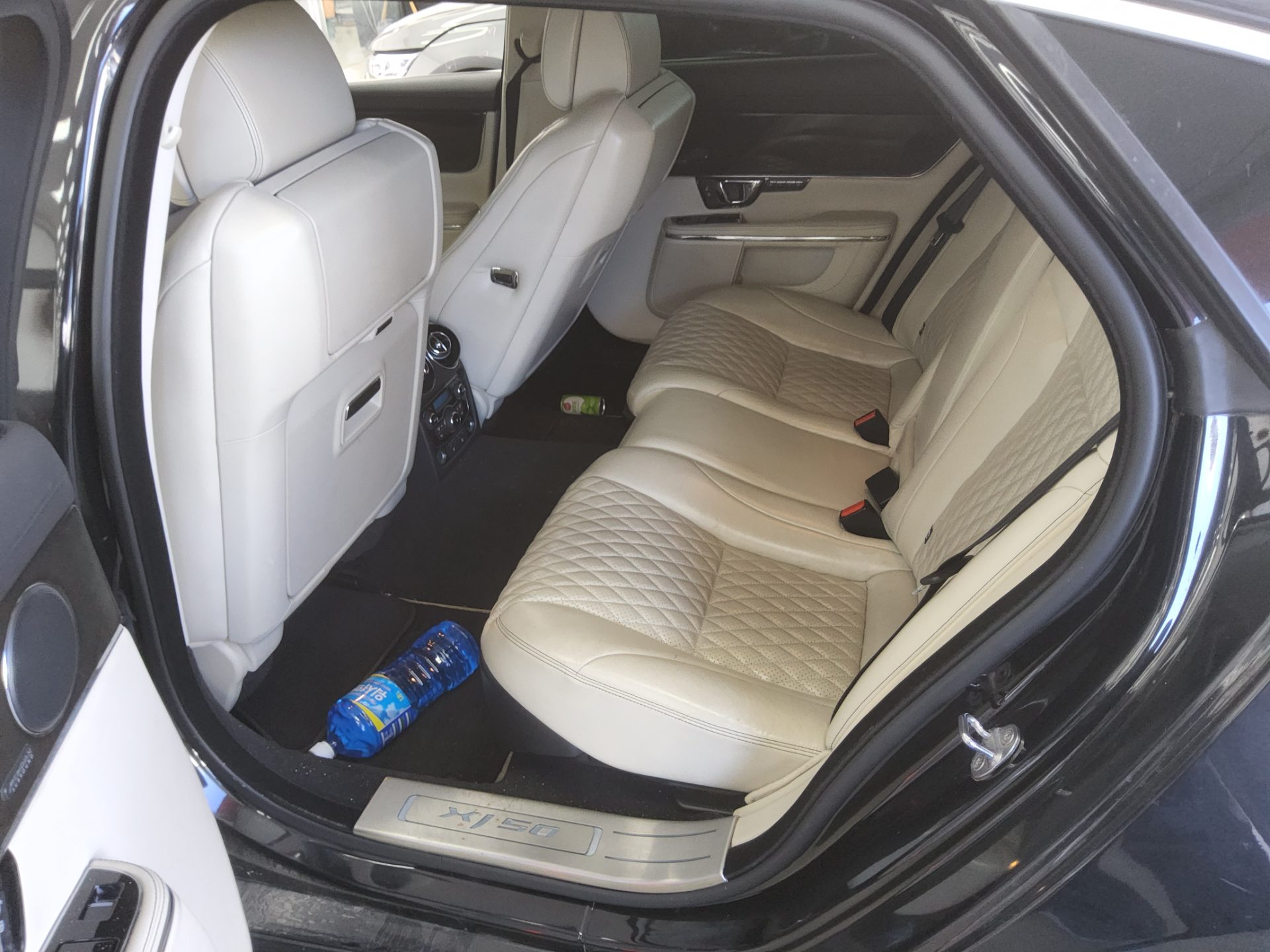 JAGUAR XJ (8TH GEN) 3.0D LWB 50TH ANNIVERSARY SPECIAL EDITION 2019 - zdjęcie 12